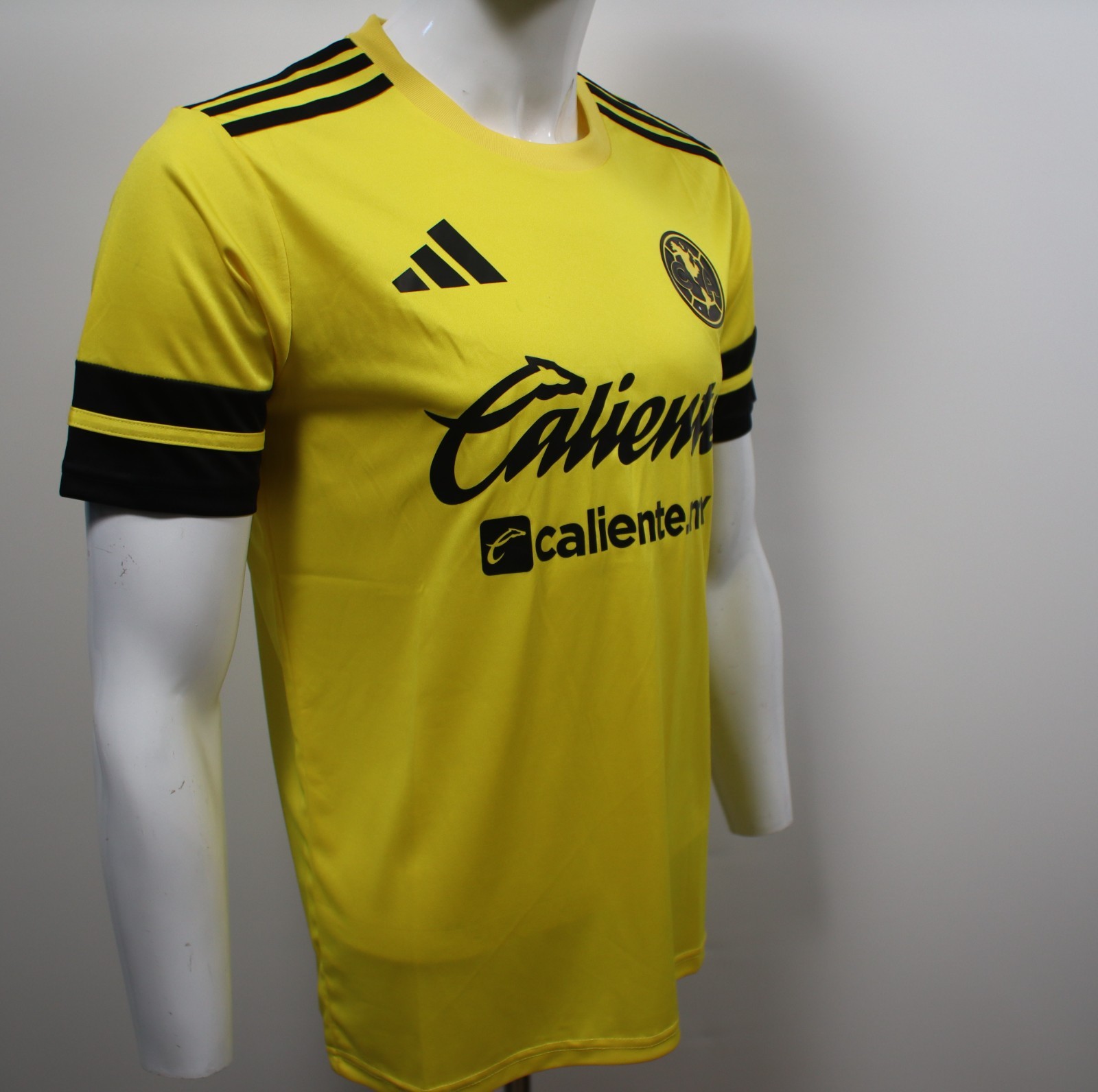 CLUB AMERICA ENTRENAMIENT 25/26 (TALLA REDUCIDA LEER LA DISCRIPCION)