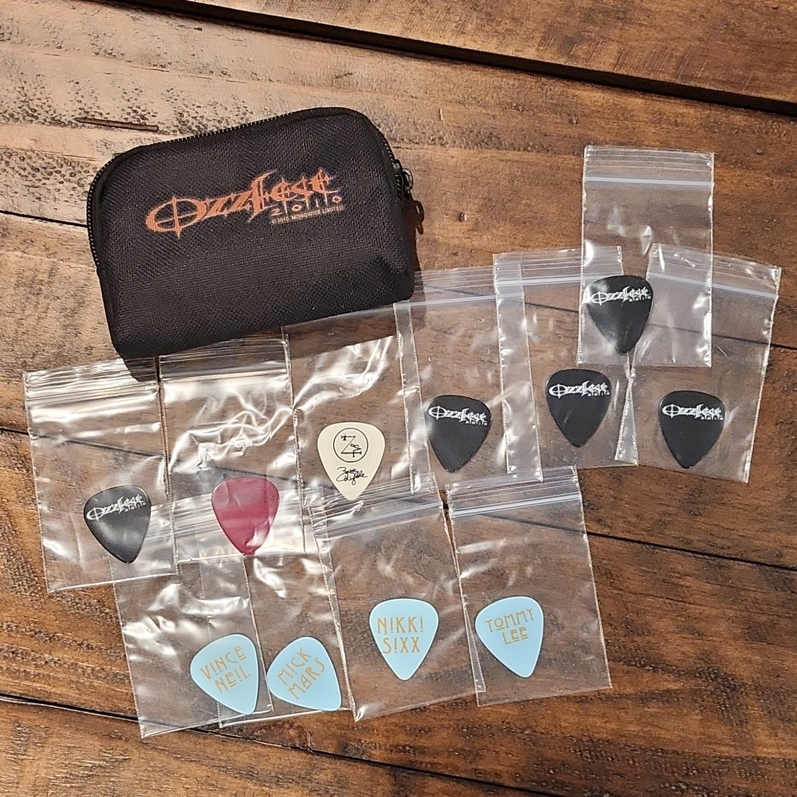 Ozzy Osbourne Ozzfest 2010 Guitar Pick Set w/ Halford, Mötley Crüe & Case
