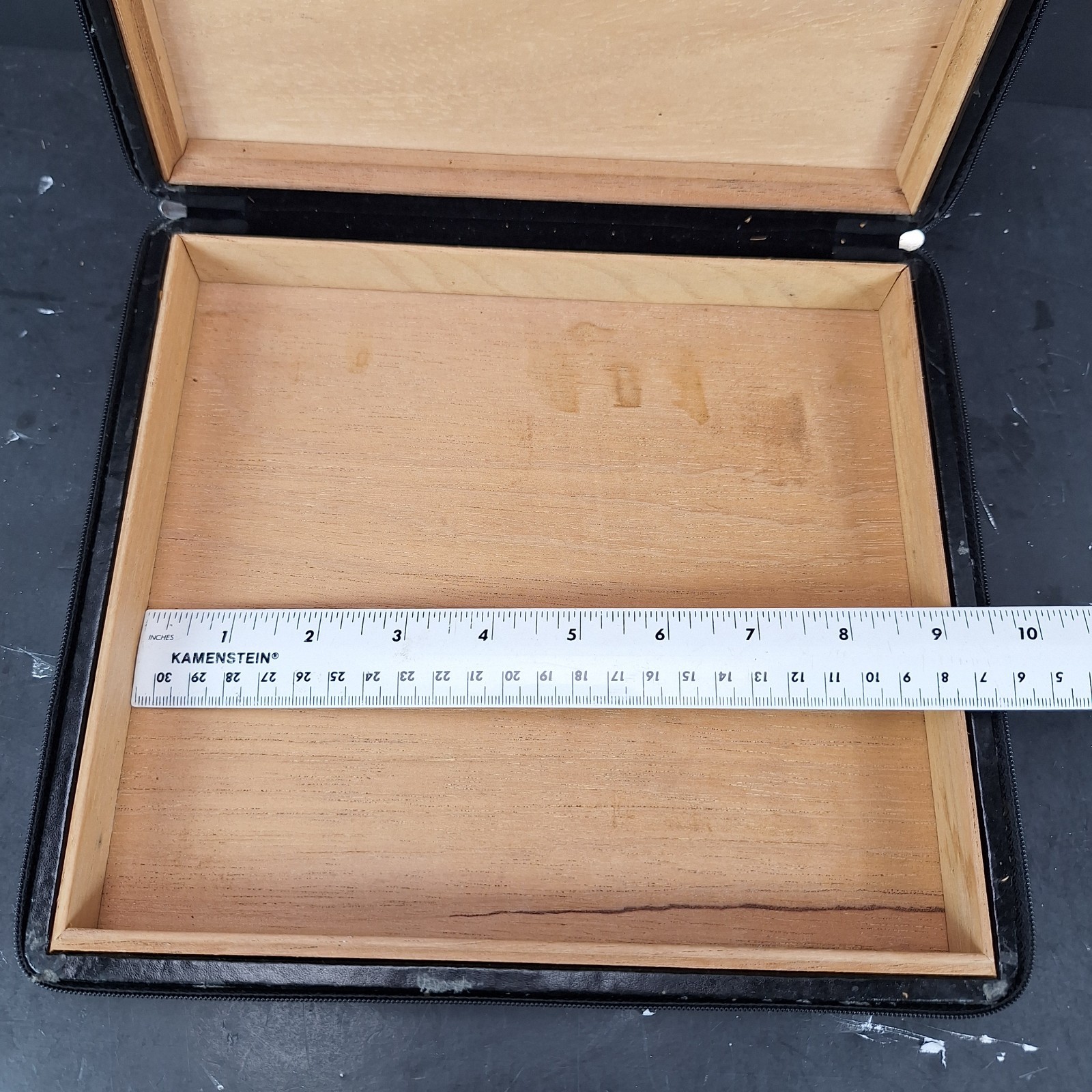 EMPTY Montecristo Leather Zippered Cedar Lined Cigar Travel Case 8.75x8"