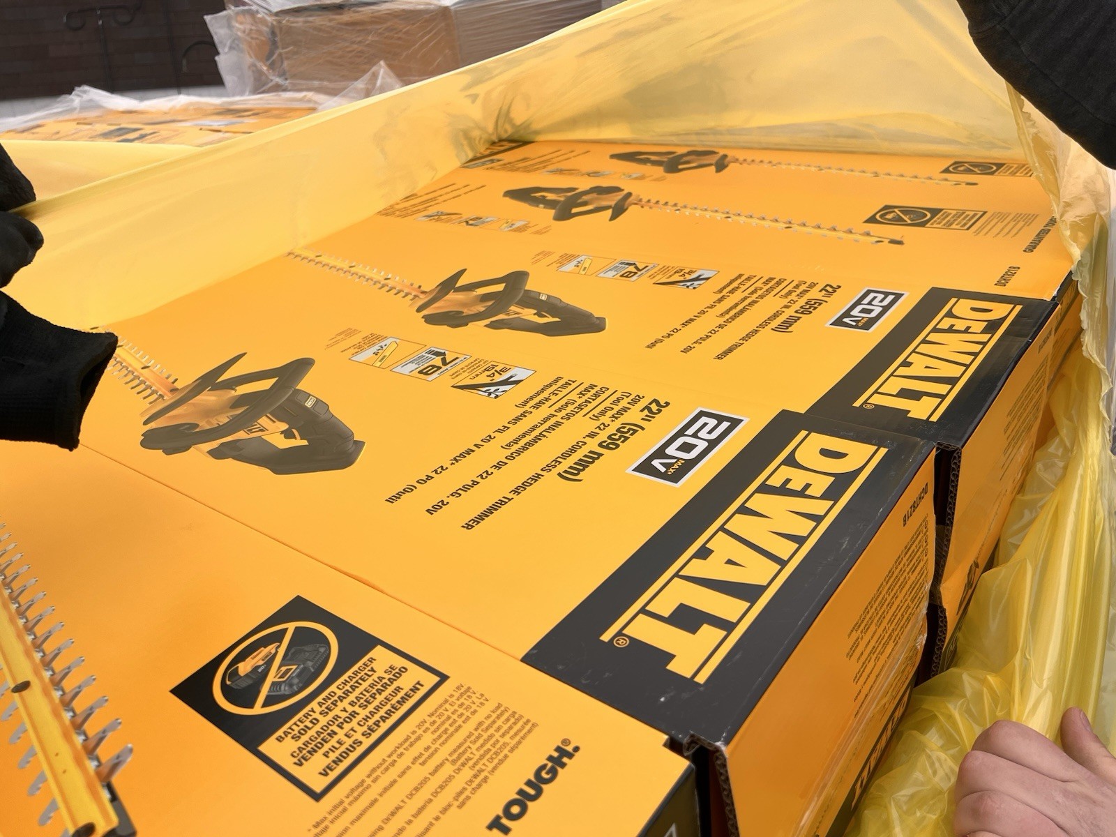 DEWALT Cordless Hedge Trimmer (Tool Only) DCHT821B