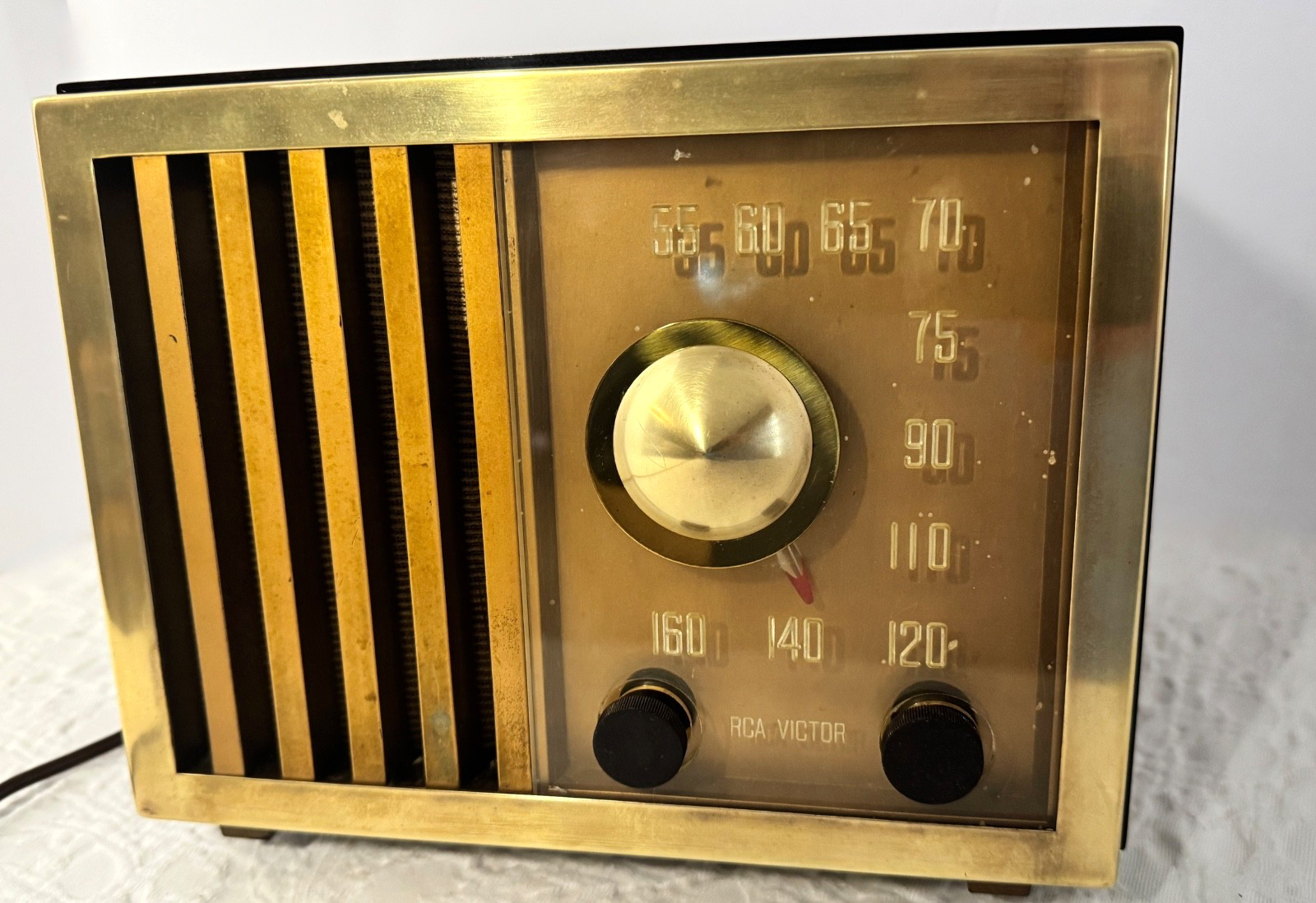 Vintage RCA Victor Table Radio Model 75X11 30 Watts Golden Throat Tone - WORKING