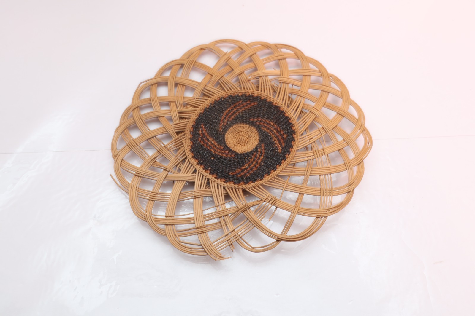 VTG Native American Indian Hupa Yurok Woven Basket Plaque Flat Tray Trivet 8.5"