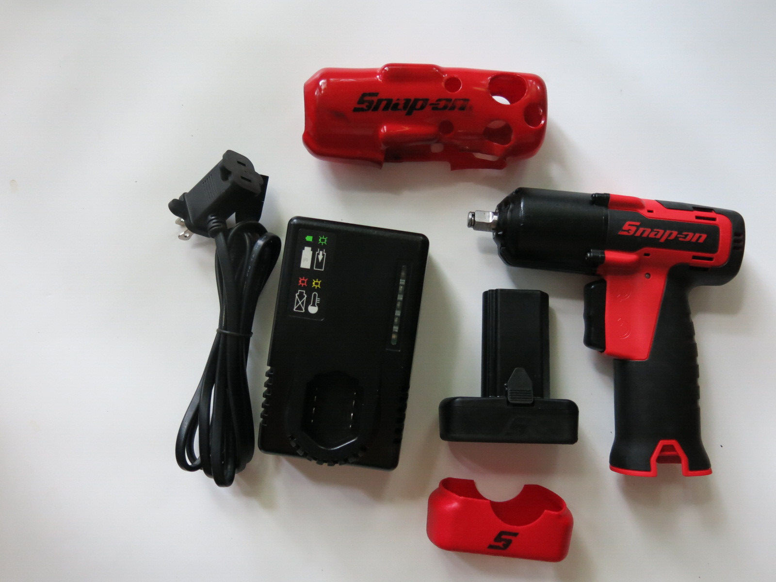 Snap-On CT761 Impact Wrench 3/8"  14.4v Cordless Battery & Charger Boots Set