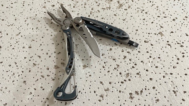 Leatherman Skeletool Stainless Steel Blue Multi Tool Pliers, Combo Blade Knife,
