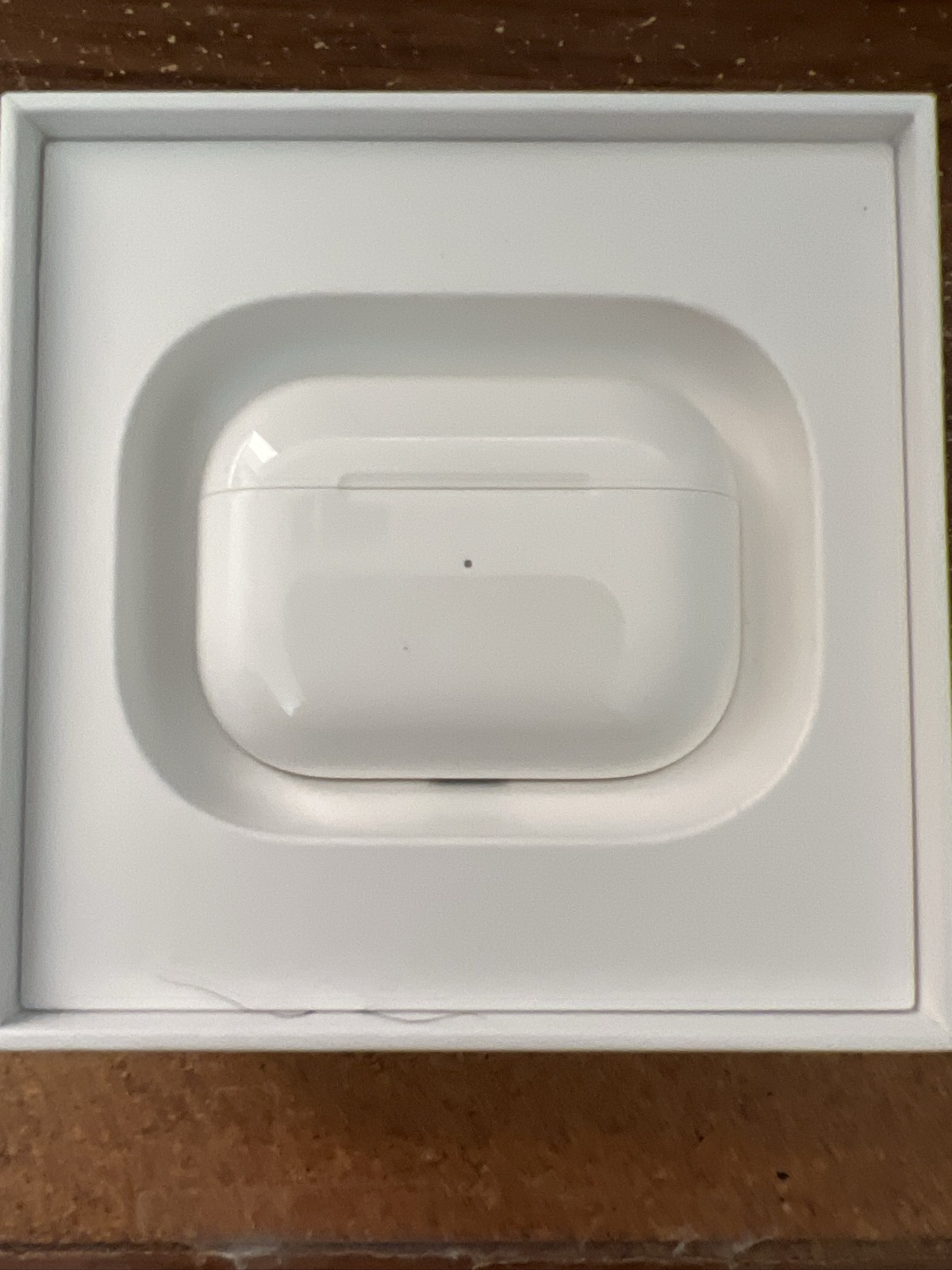Apple AirPods Pro 2nd Gen MagSafe Charging Case USB-lighting cable White
