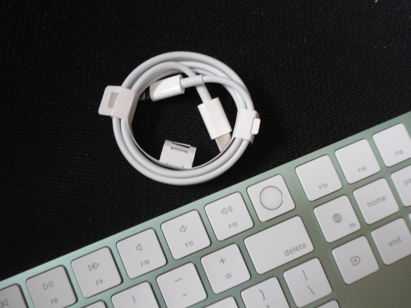 NEW Apple Magic Keyboard W/Touch ID & Numeric Keypad A2520 MMMR3LL/A GREEN