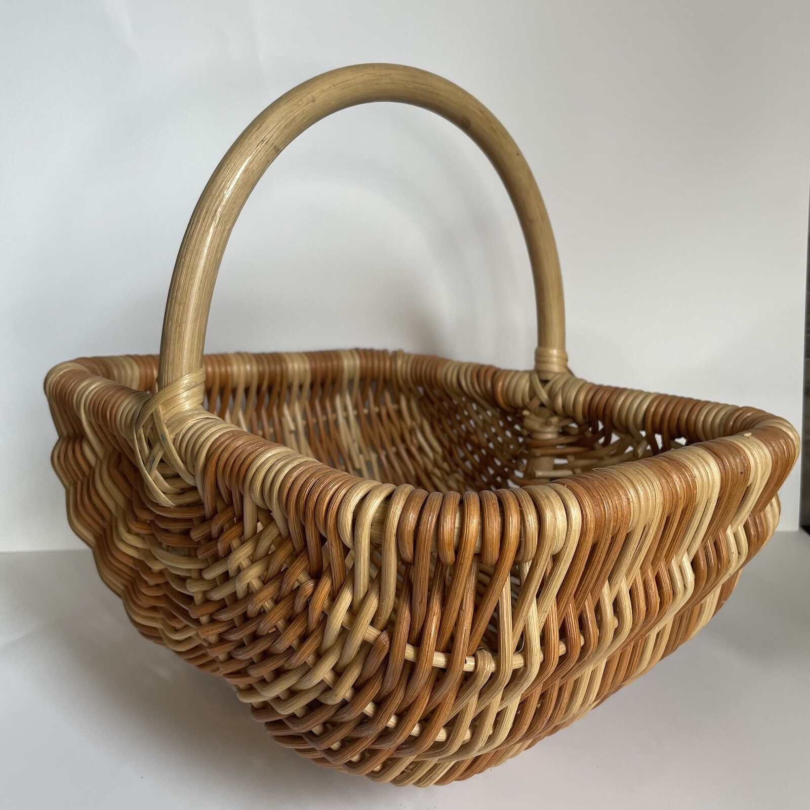 Vtg Buttocks Woven Basket Harvest Egg Gathering Country Farmhouse Primitive