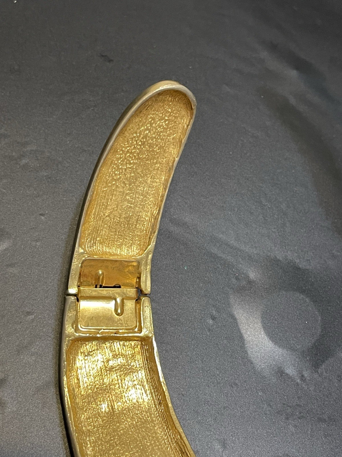 Vtg LES BERNARD Egyptian Revival Hammered Collar Gold Tone Necklace Broken Hinge