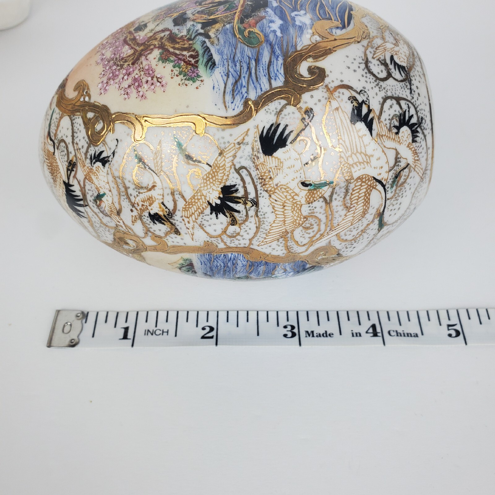 Vintage Hand Painted Satsuma Porcelain Egg Geisha Girl Birds Motif 4.5 in
