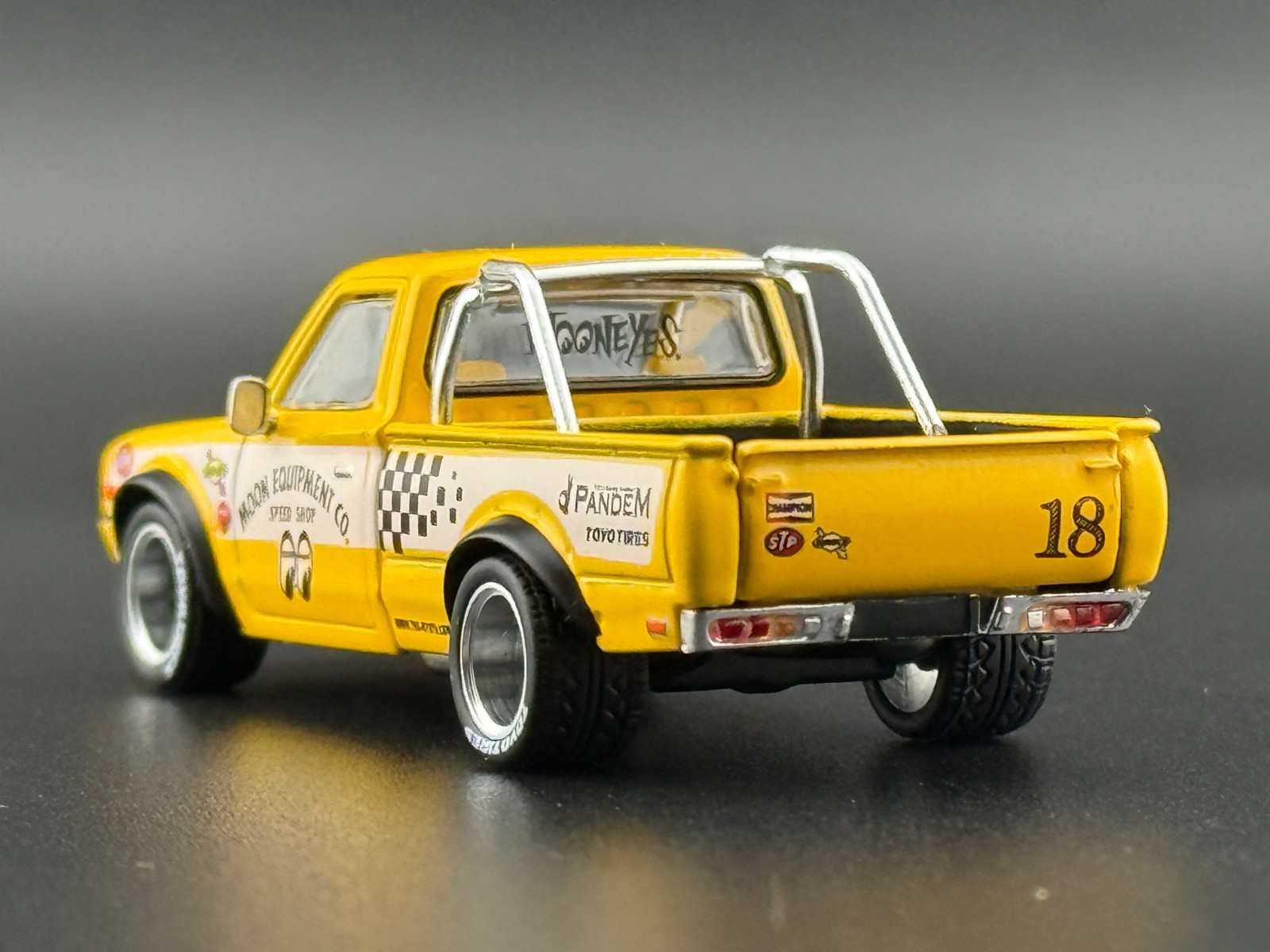 Pop Race Pandem Datsun 620 MOONEYES 640250 1/64