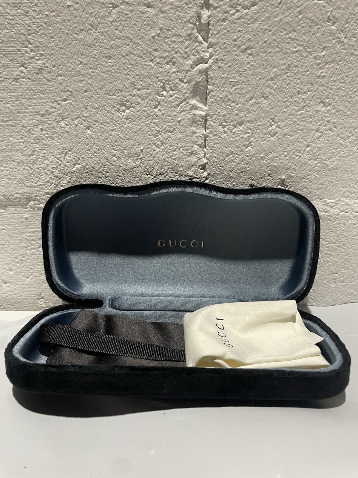 Gucci Sunglasses/Eyeglasses Case Black Outside Blue Inside
