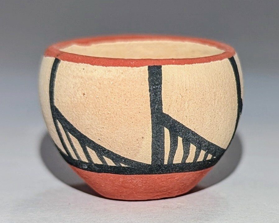 Vtg Native American Mini Pottery x2 Kewa & Jemez Pueblo Signed Lovato & Chinana