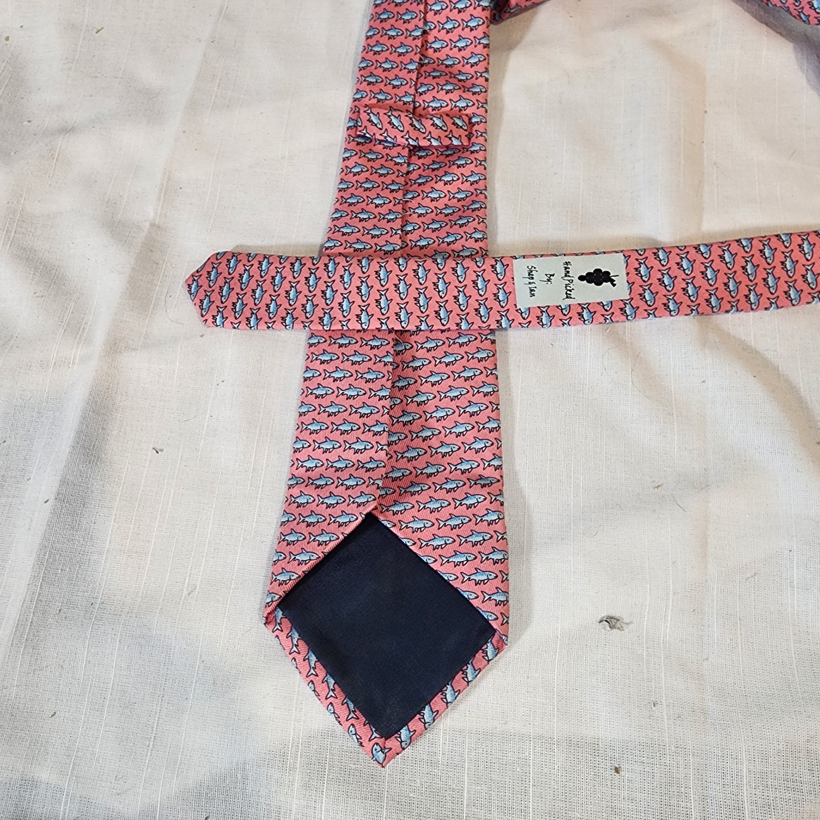 Vineyard Vines, Shep & Ian, Boy's Silk Necktie, Pink with Gray Fish, USA, Nice!