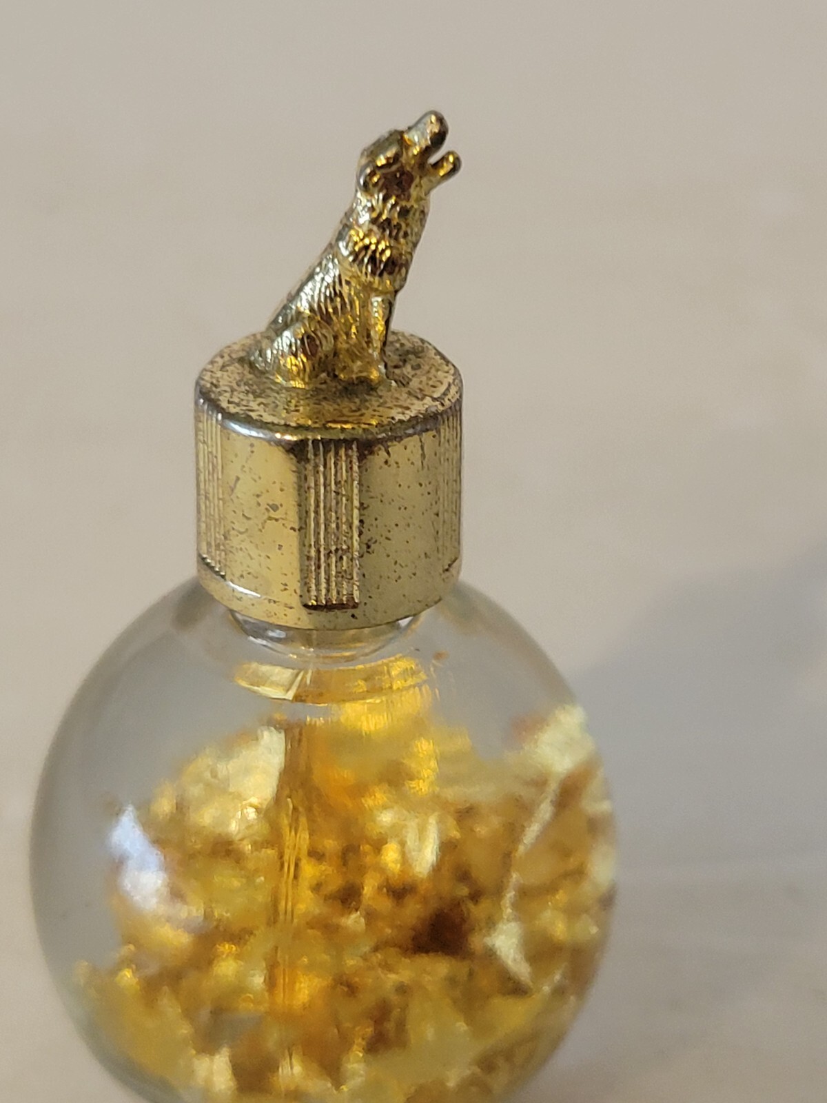 Souvenir Genuine Gold Flakes In Miners Assay Bottle Wolf Top
