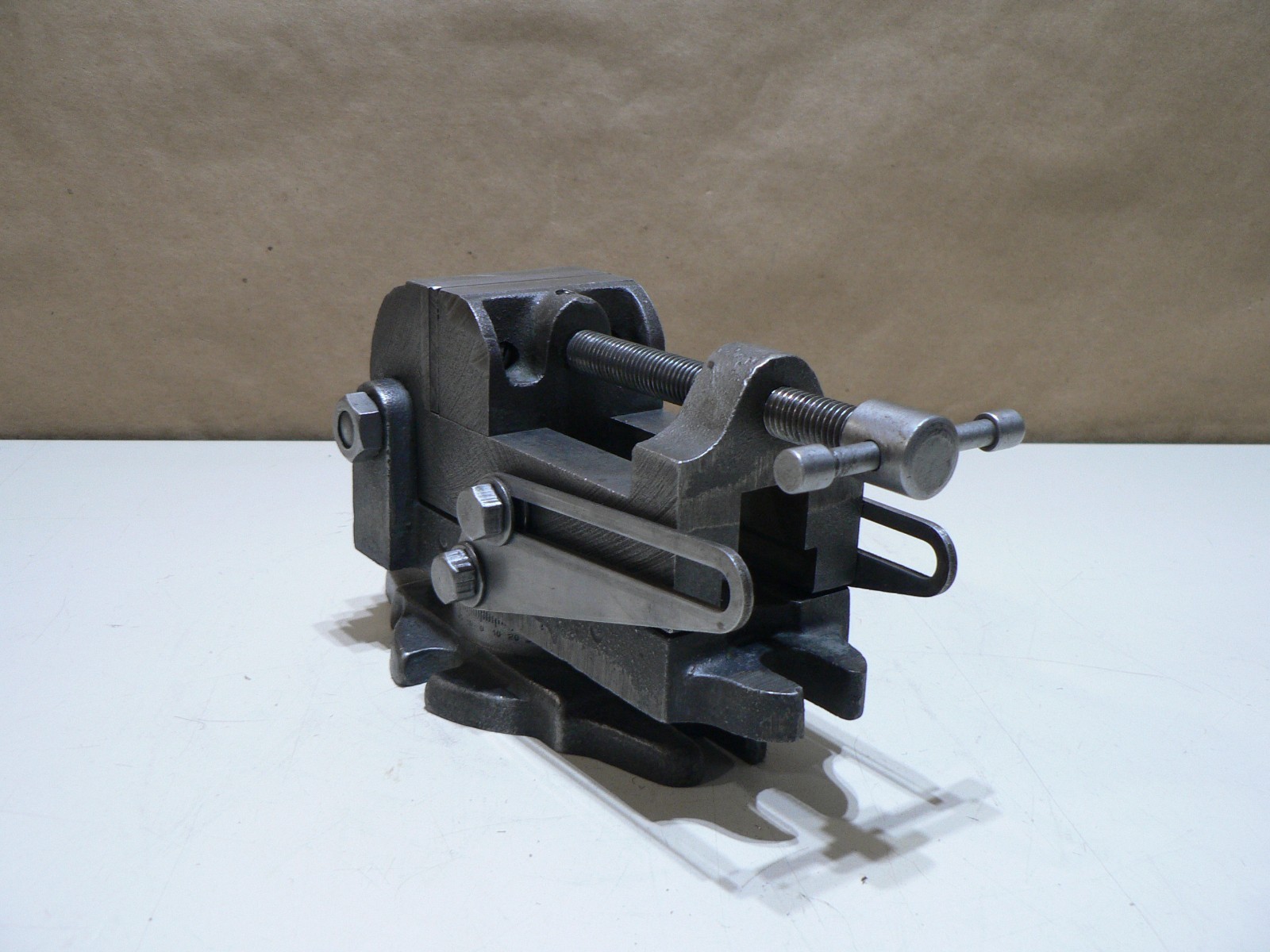 Palmgren No.000 Tilting Vise with Swivel Base 2-1/2" Jaws Opens 2-1/2"