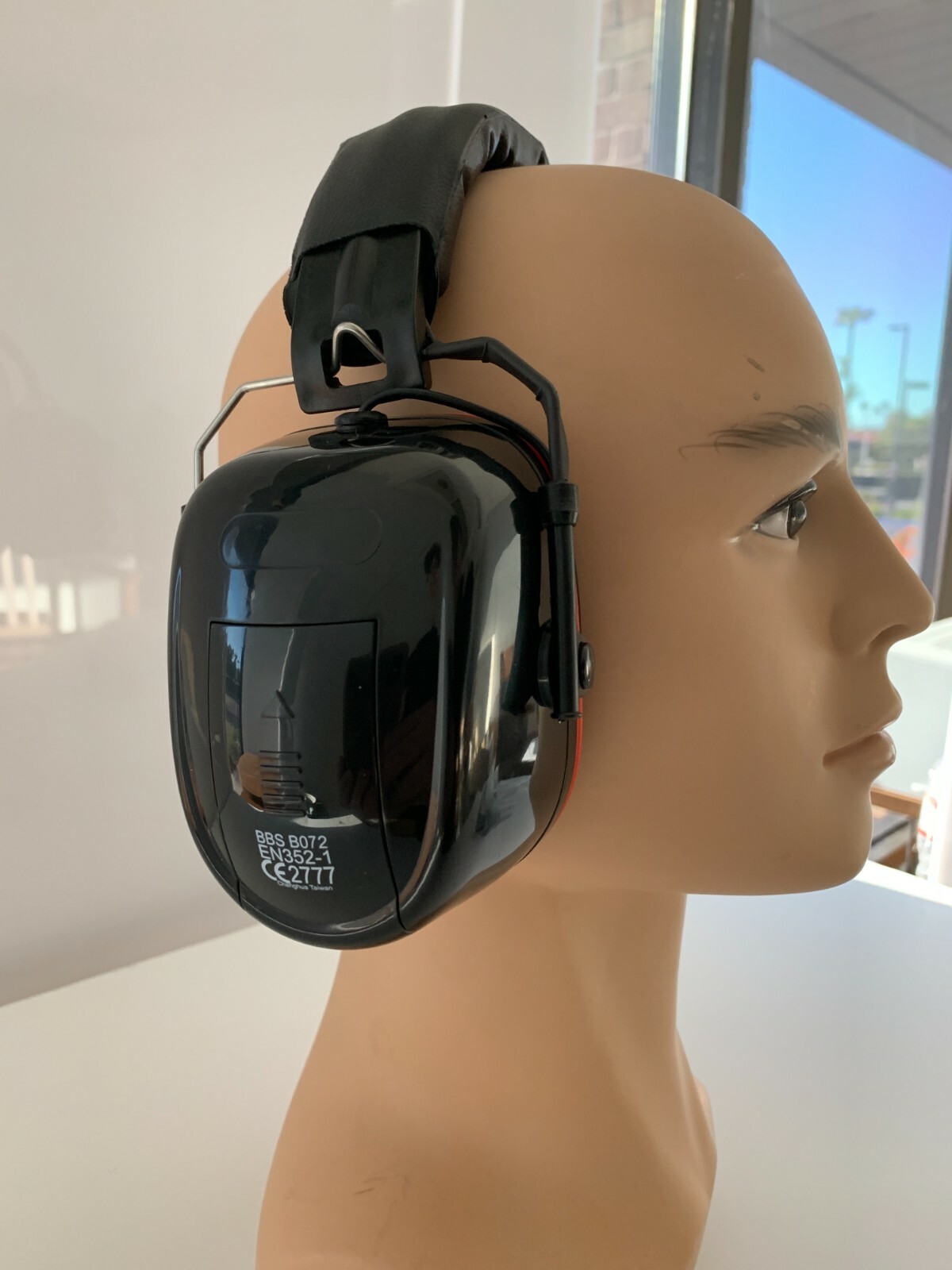 FM Radio Earmuffs Hearing Protector Mowing Work Protection Headphone Black/Red