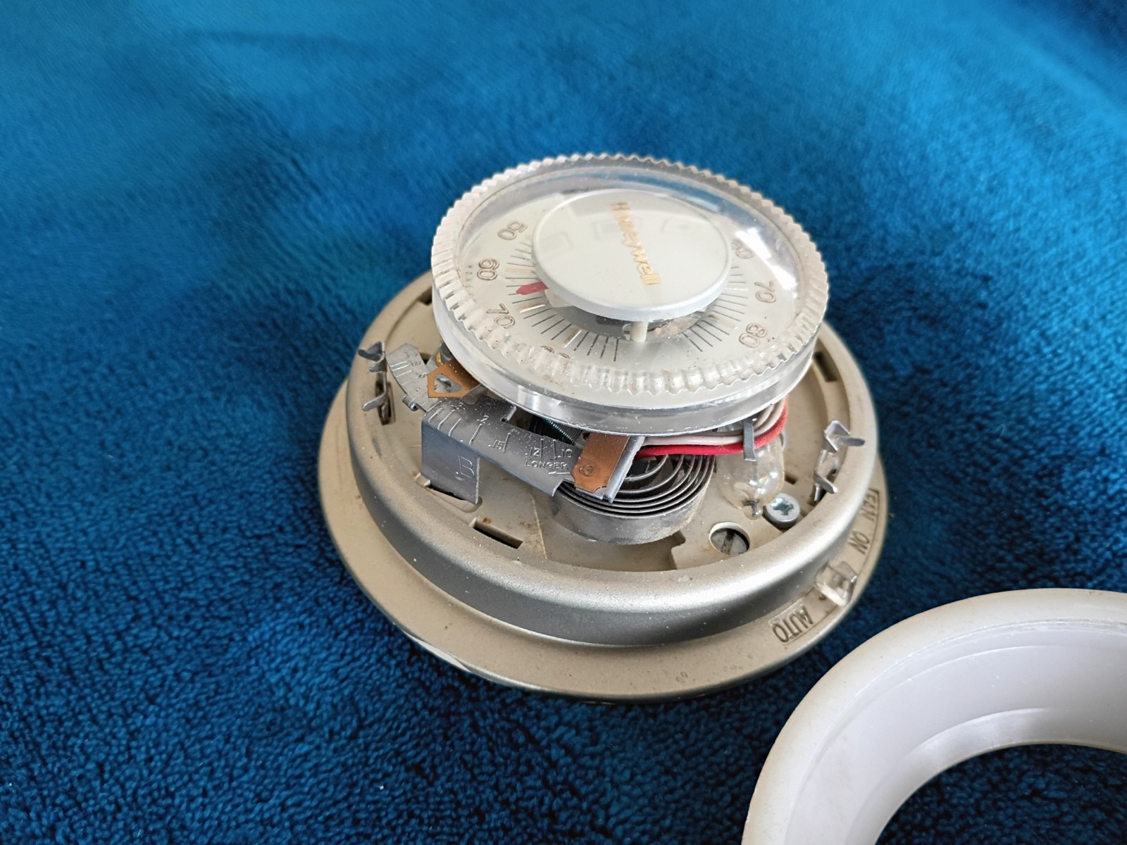 Vintage Honeywell T87F 2873 Tradeline Wall Thermostat Gold.