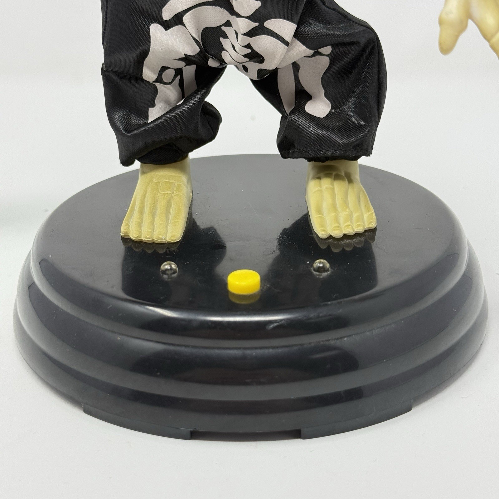 Fully Works Gemmy Groove Line Grave Raver Groovin’ Ghoul Skeleton Dancing