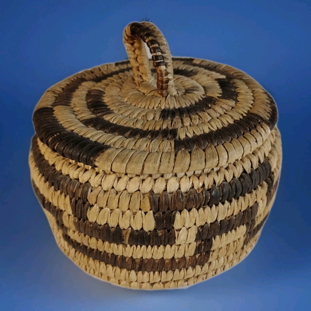 Vintage Pima Or Papago Basket With Lid Handwoven