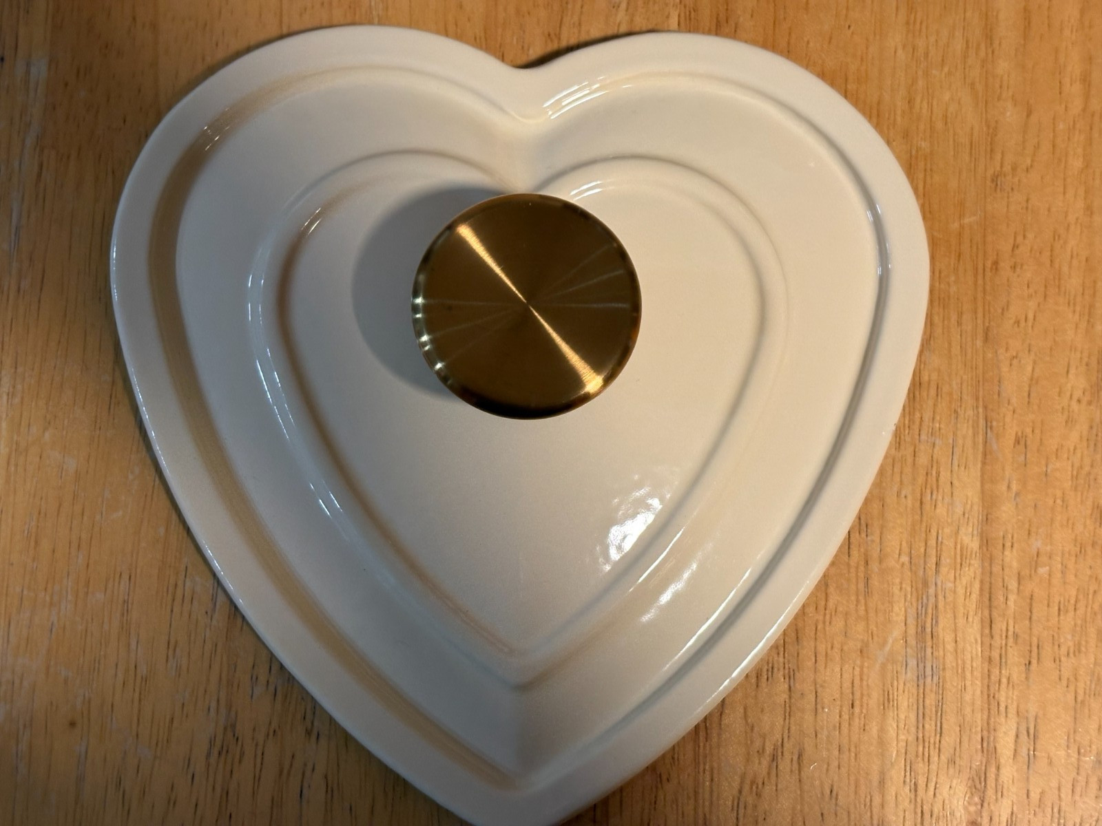 Smith and Clark Ironworks Cream 1qt Cast Iron Heart Shaped Dutch Oven