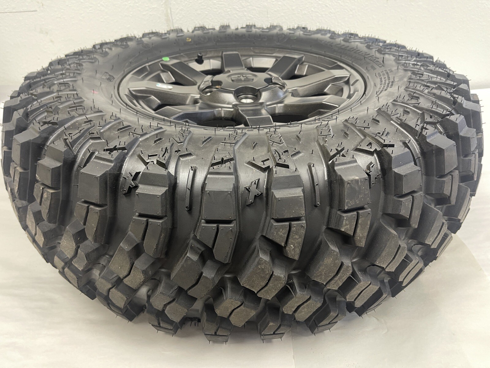 POLARIS XPEDITION REAR WHEEL TIRE 30X11x15 PRO ARMOR CRAWLER XP SPARE 2024-25