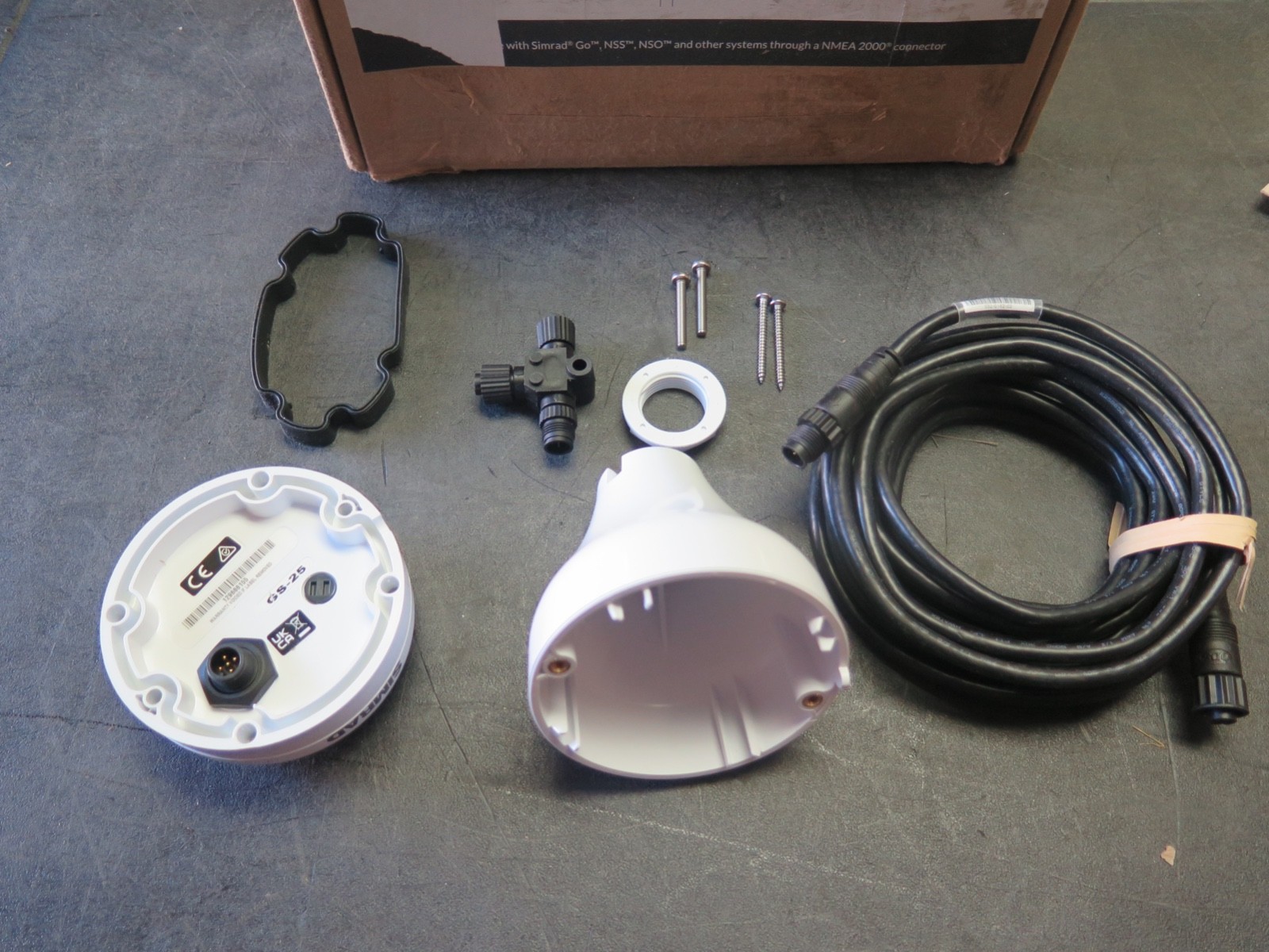 SIMRAD GPS ANTENNA GS25 000-11043-002 (O3D)