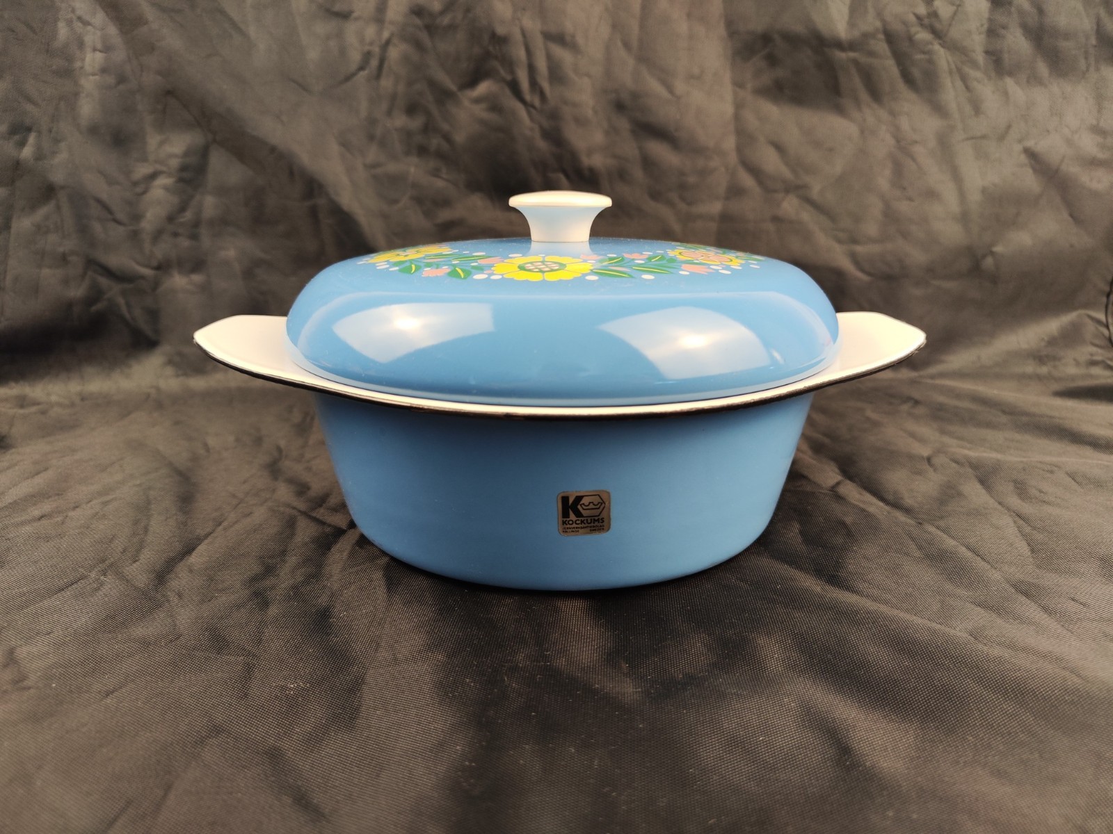 Kockums - Casserole with lid - Sweden - Model: Frestelse - cast iron, enamel