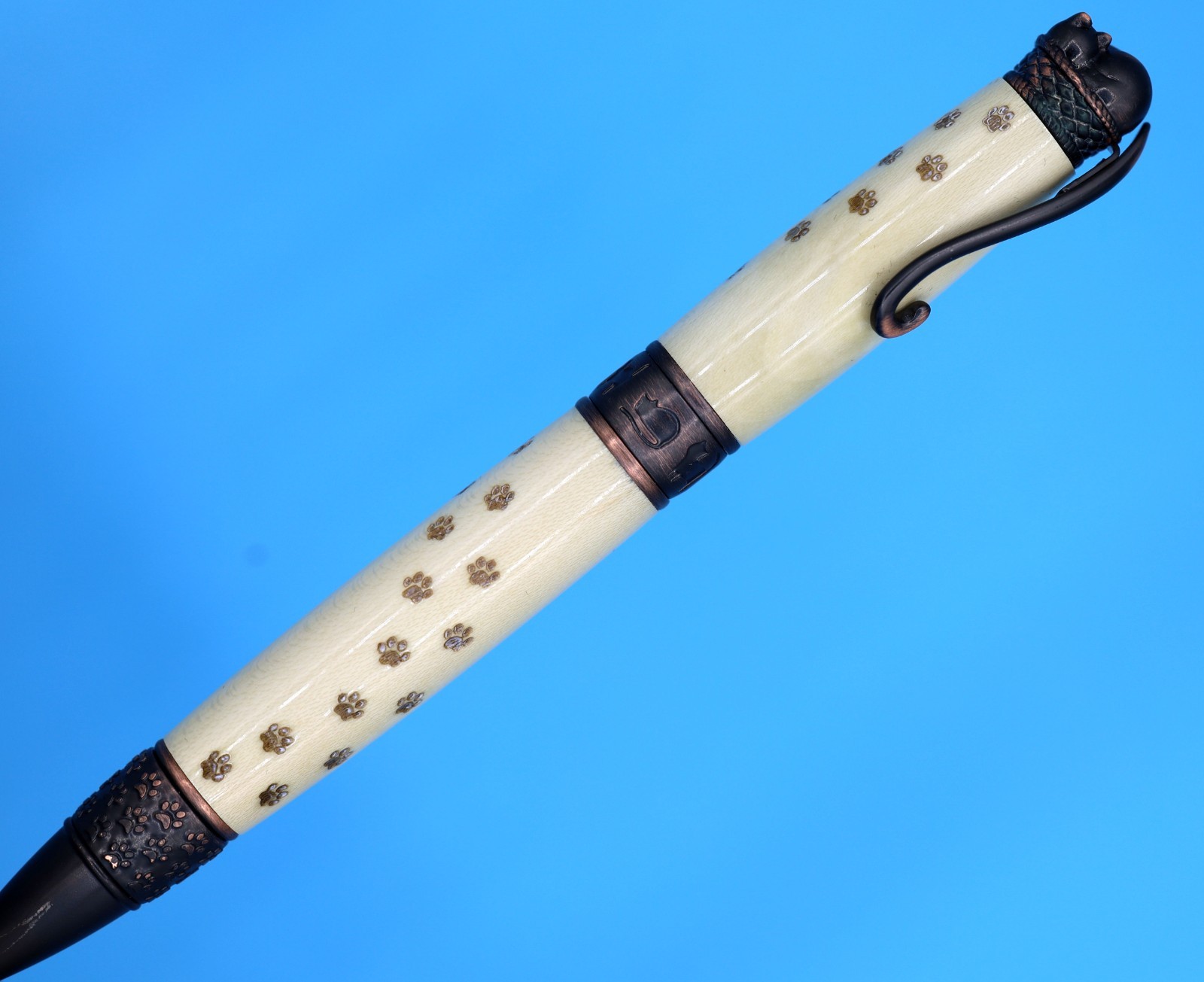 Handmade Holly Wood Cat Paw Ballpoint Pen – Twist Pen with Crafted Cat Paw Trail