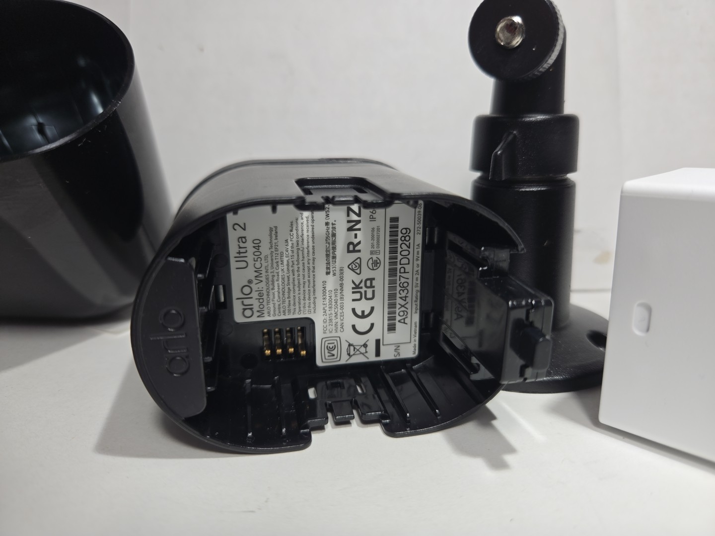 Arlo Ultra 2 4K UHD Wireless Camera Excellent Working Condition Black