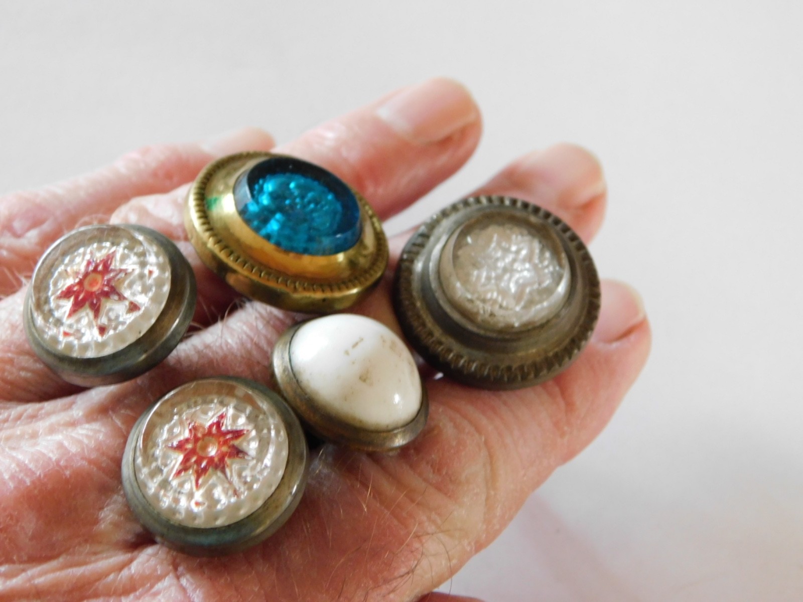 5 VINTAGE VICTORIAN SULFIDE GLASS PICTURE FRAME HANGER DECORATIVE NAILS