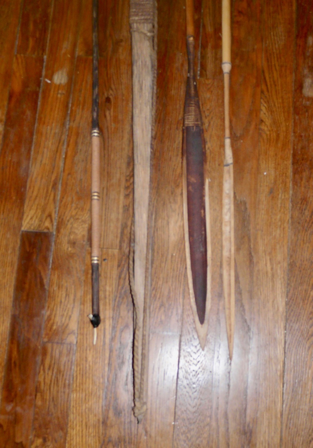 MATSES PERU AMAZON INDIAN BOW, TWO ARROWS, ARROW POINT SHARPENER