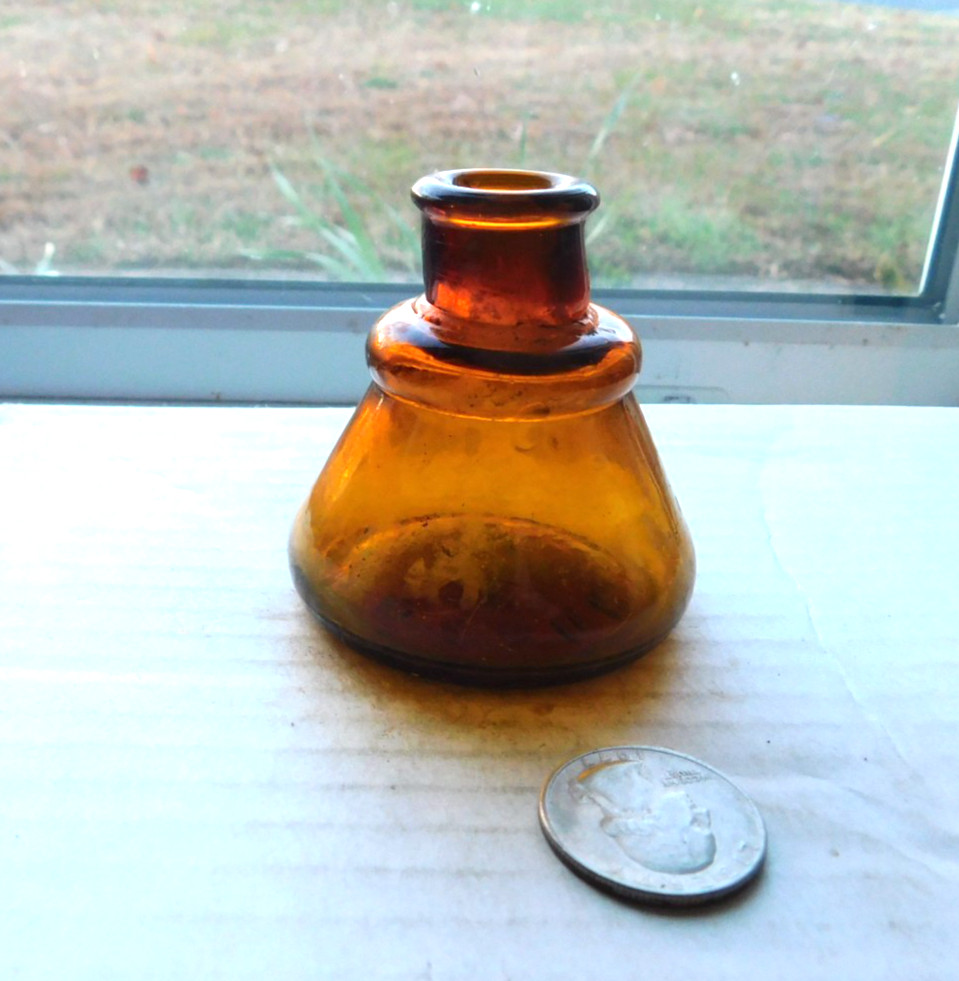 NICE AMBER CONE INK, BASE EMBOSSED, CARTER'S  NO 5  MADE IN USA(neck is crooked)
