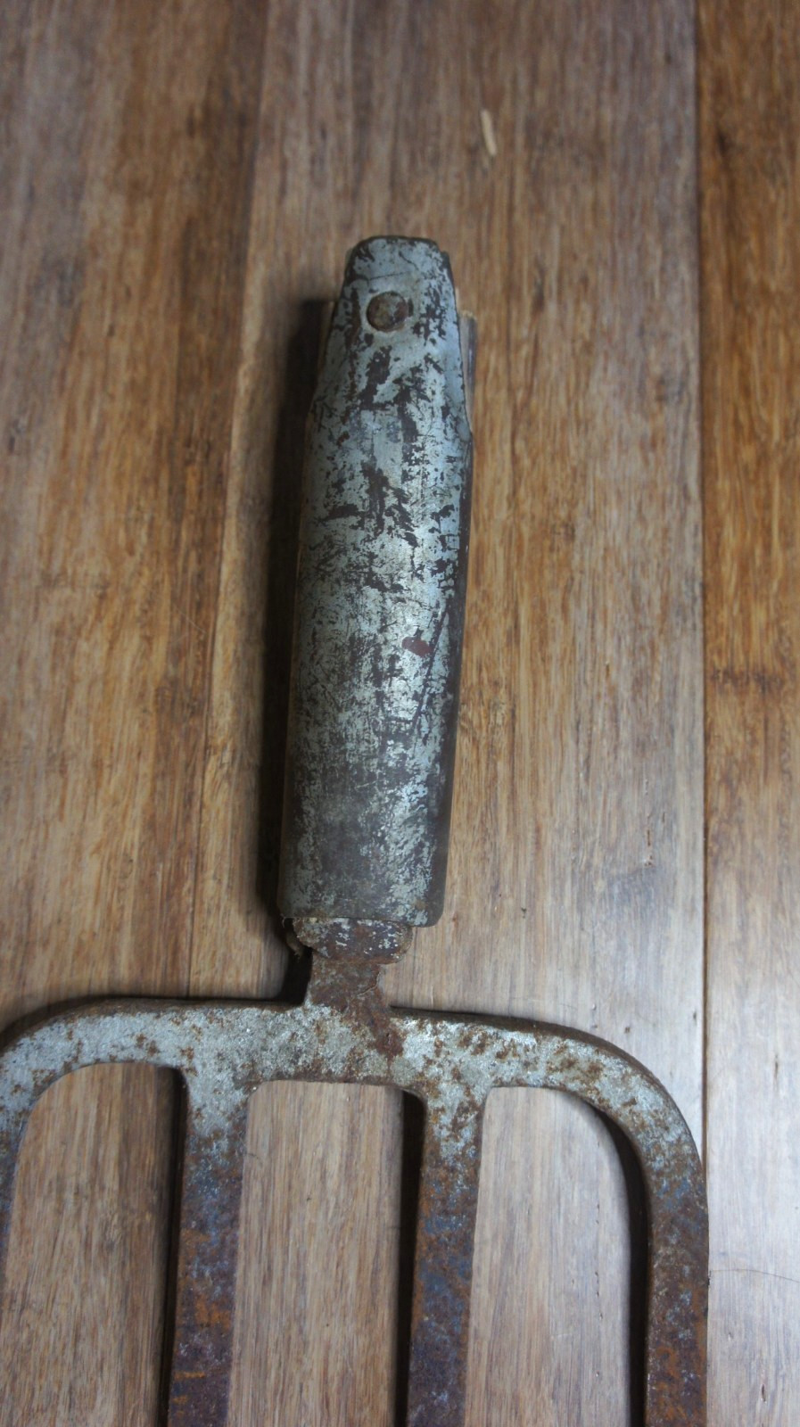 Vintage Rust Pitchfork Head Spade 4 Tine Prongs w/ Handle Collar 19"L x 7 1/2"W