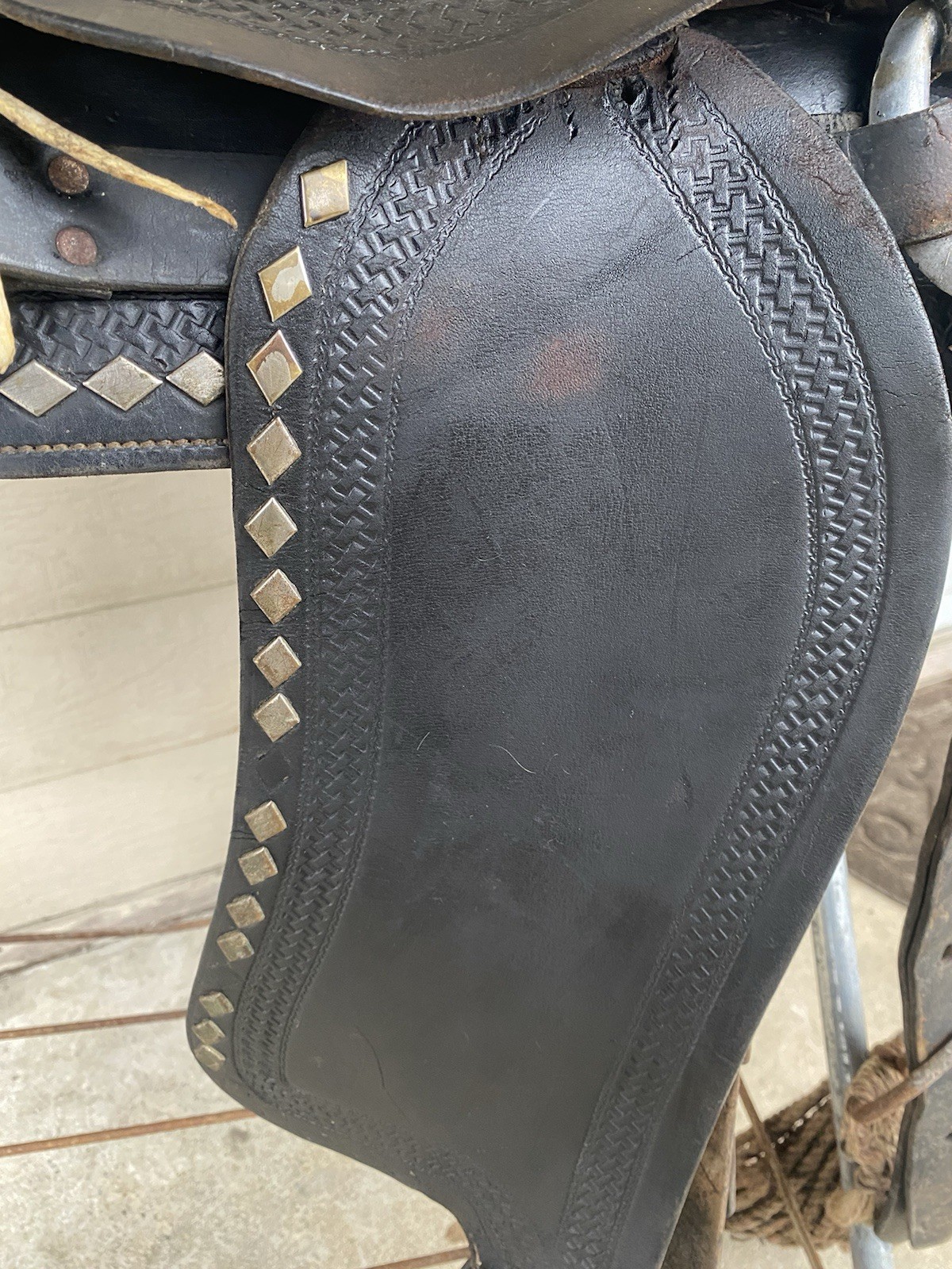 Vintage/Antique 15.5" Simco Western saddle w/silver diamonds, tapaderos