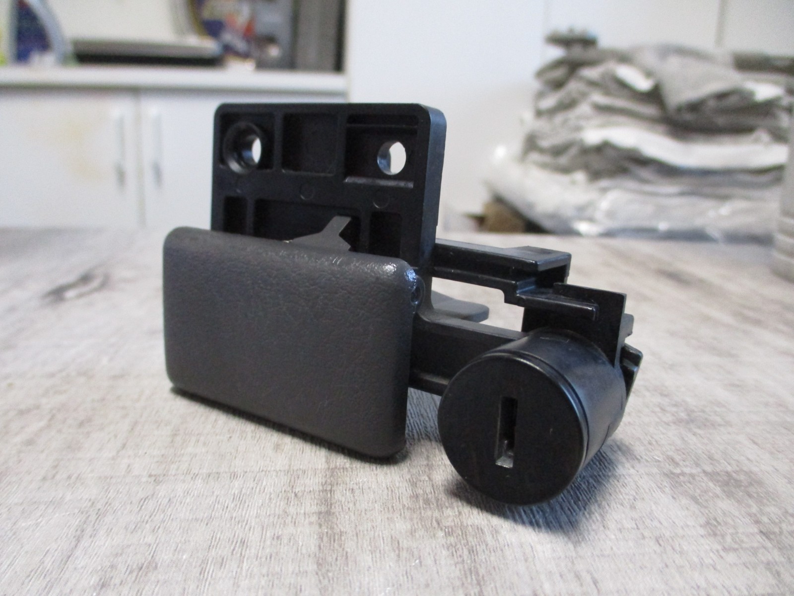 1994-1997 Nissan Hardbody Pickup Pathfinder Altima Glove Box Latch Gray OEM READ