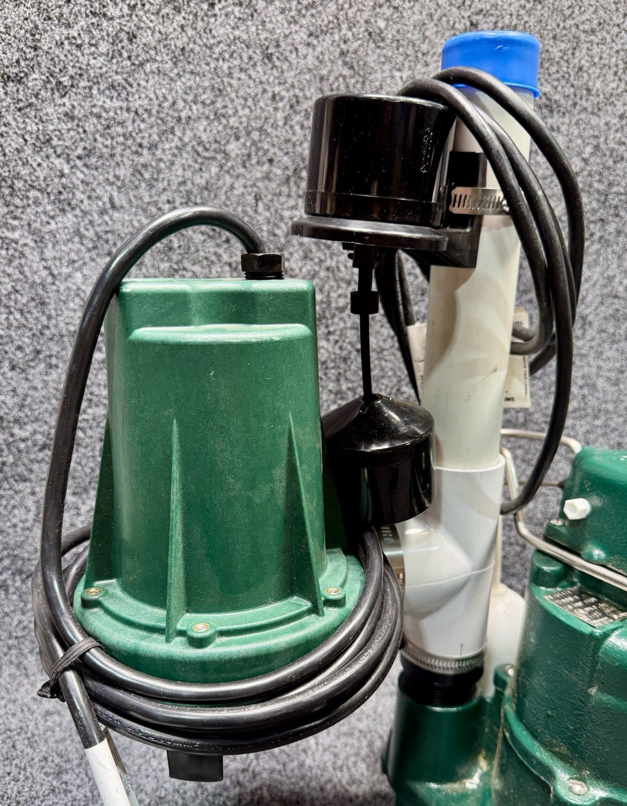 Zoeller 508-0007 Submersible Battery Back-Up Sump Pump System 115V / 12V DC