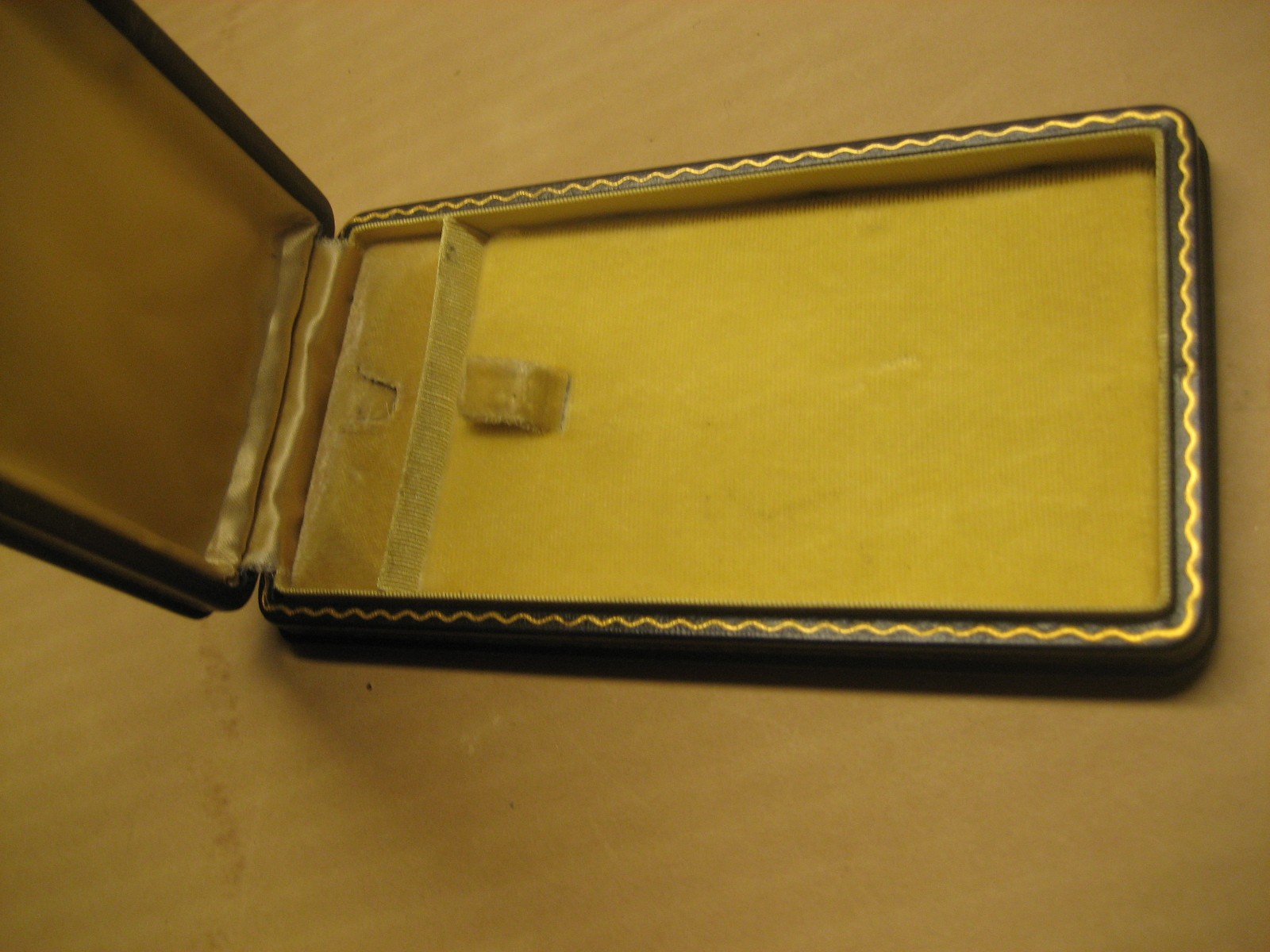 Medal Box for Bronze Star Medal ww2, coffin type