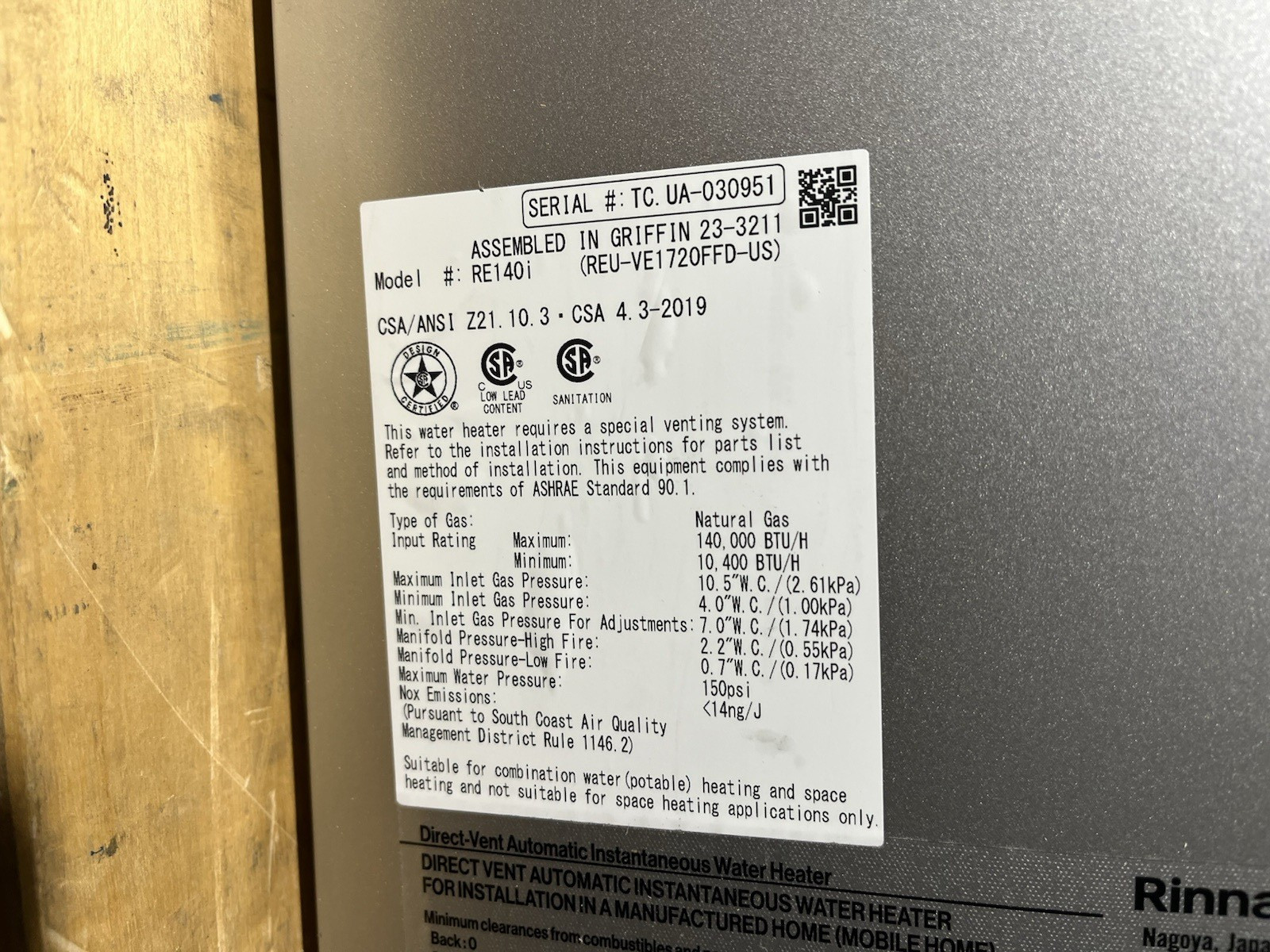 Rinnai RE140iN Indoor Tankless Water Heater 140k BTU Natural Gas (B-28 #1779)