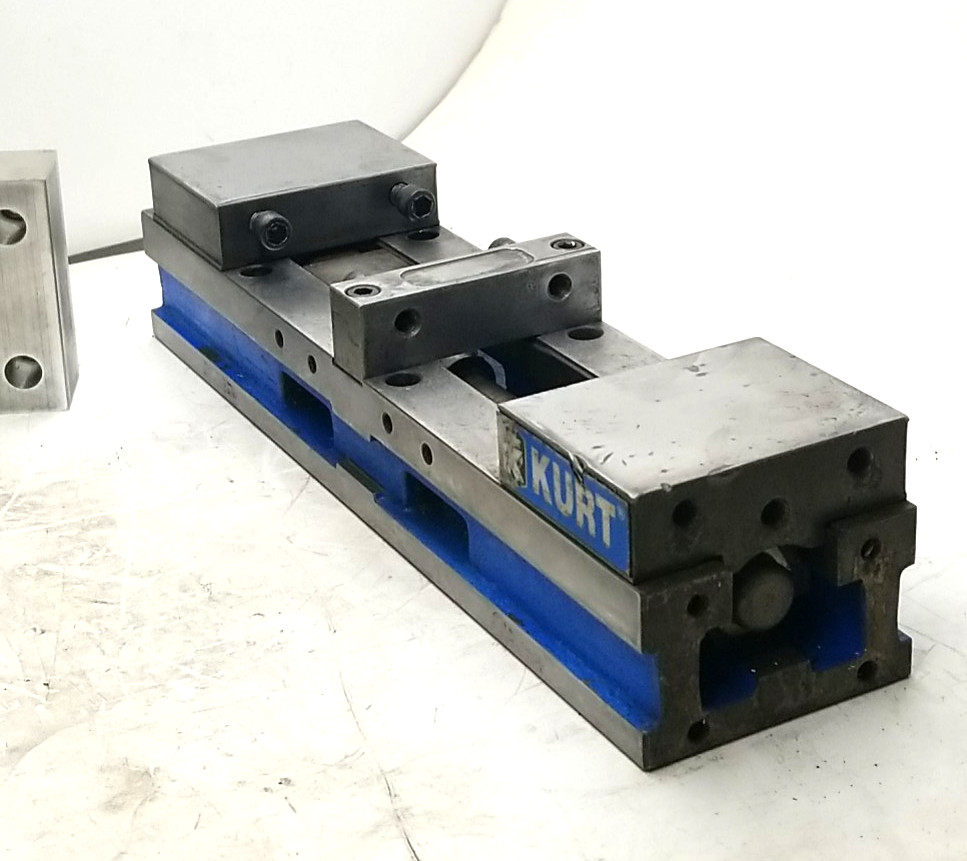 Kurt DL430 Double Lock Precision CNC Vise w/ 2 Soft Jaws-Made and Ships from USA