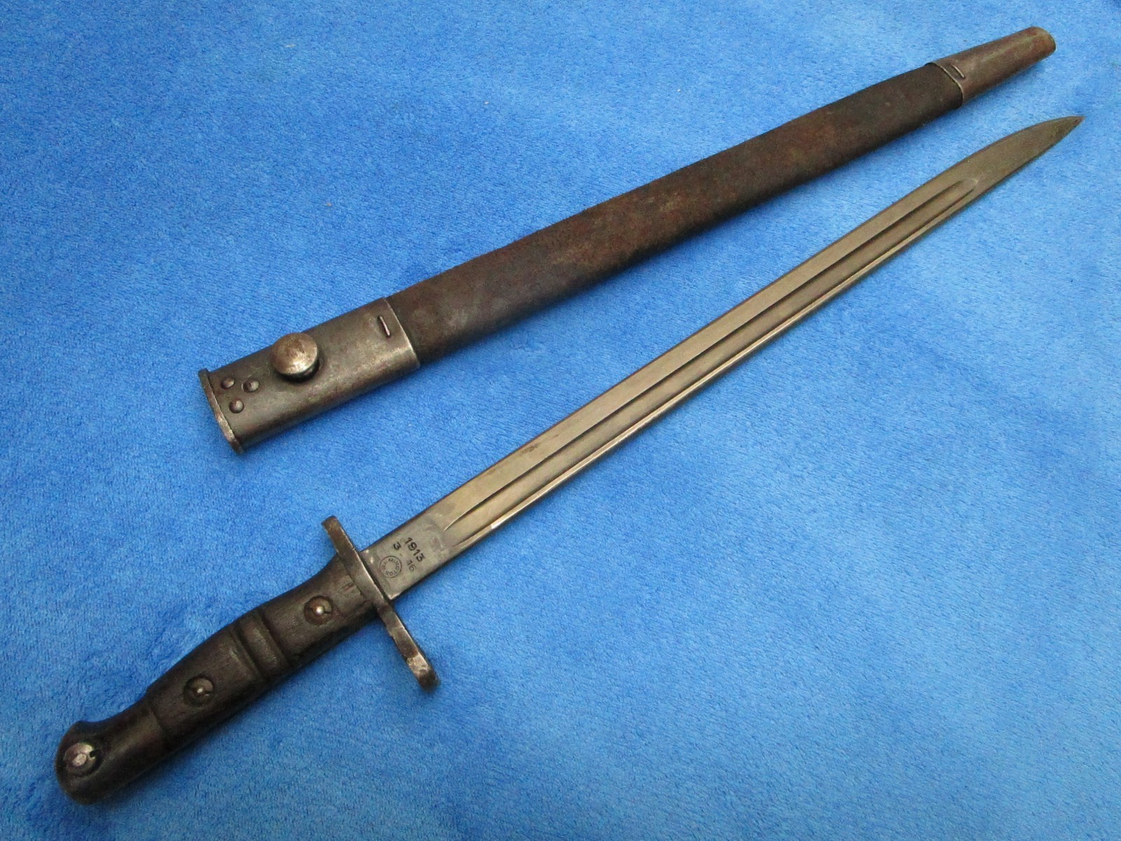 VINTAGE ORIGINAL US MADE BRITISH M1913 BAYONET AND SCABBARD MAKER REMINGTON 1917