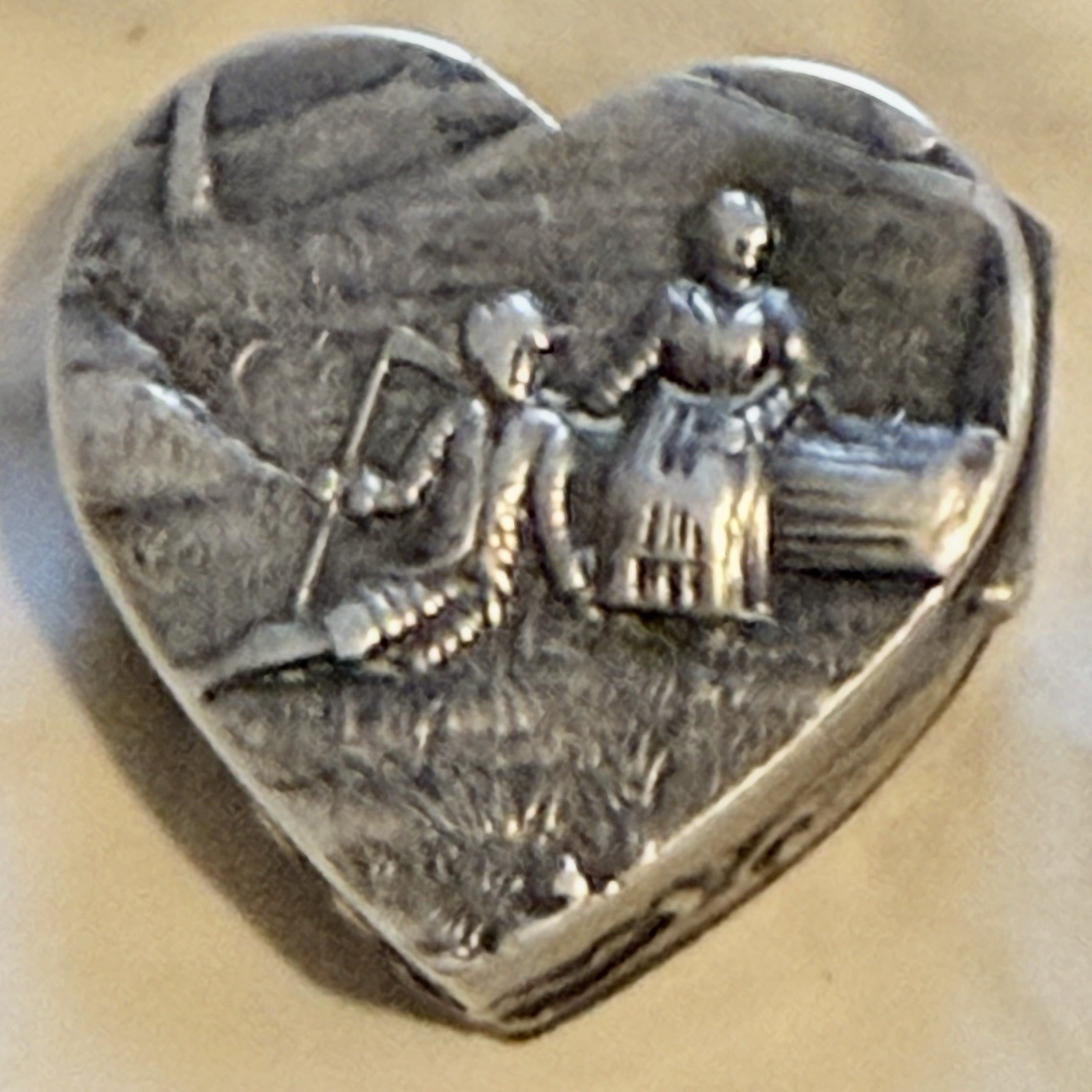 Antique Old Couple Cherub Dog Repousse Hanau .800 Silver Heart Pill Box German