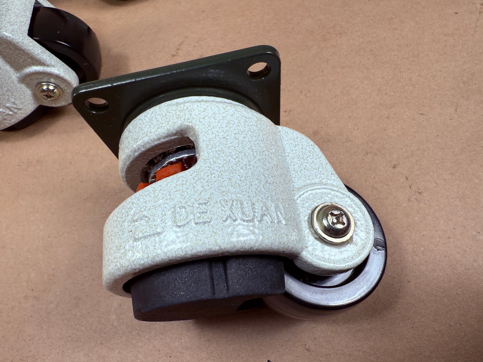 Bolton Tools 4pcs 60F Retractable Leveling Machine 2" Caster Plate 550lbs Nylon