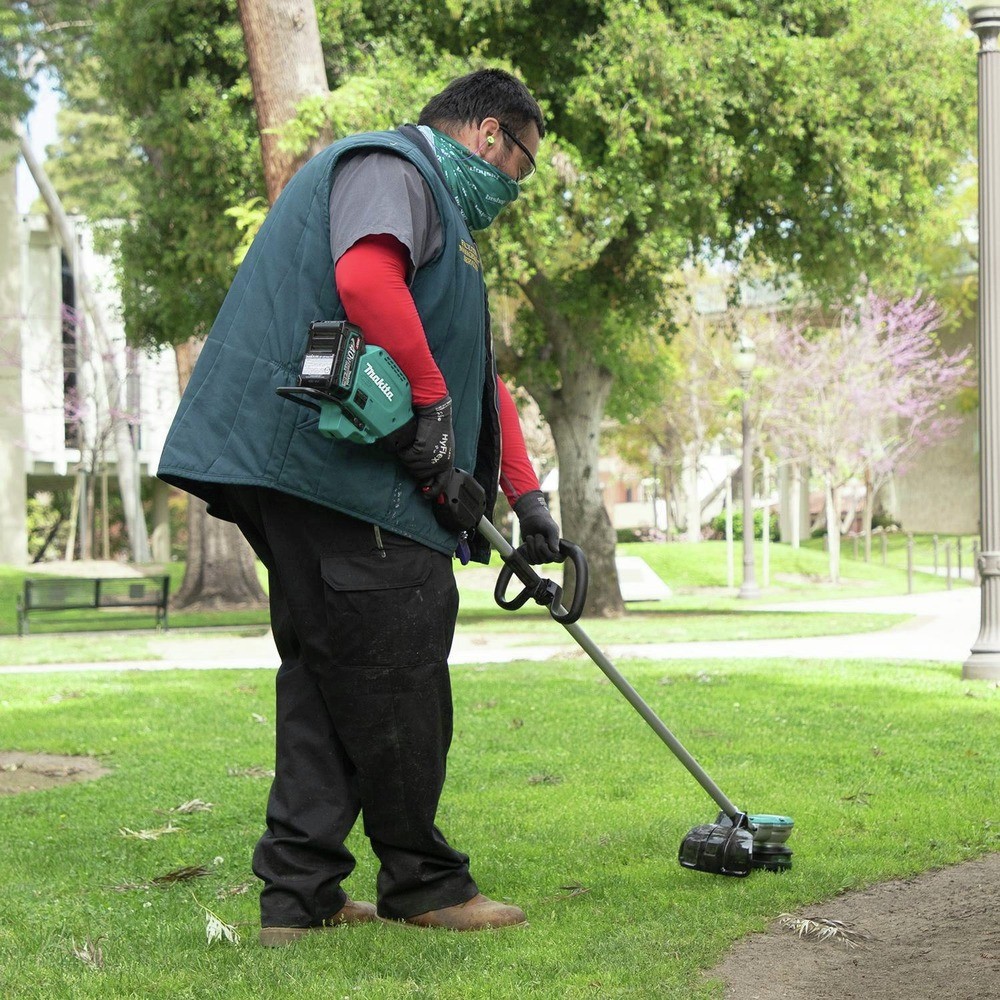 Makita GRU01M1-R 40V max XGT 15" Cordless String Trimmer Certified Refurbished