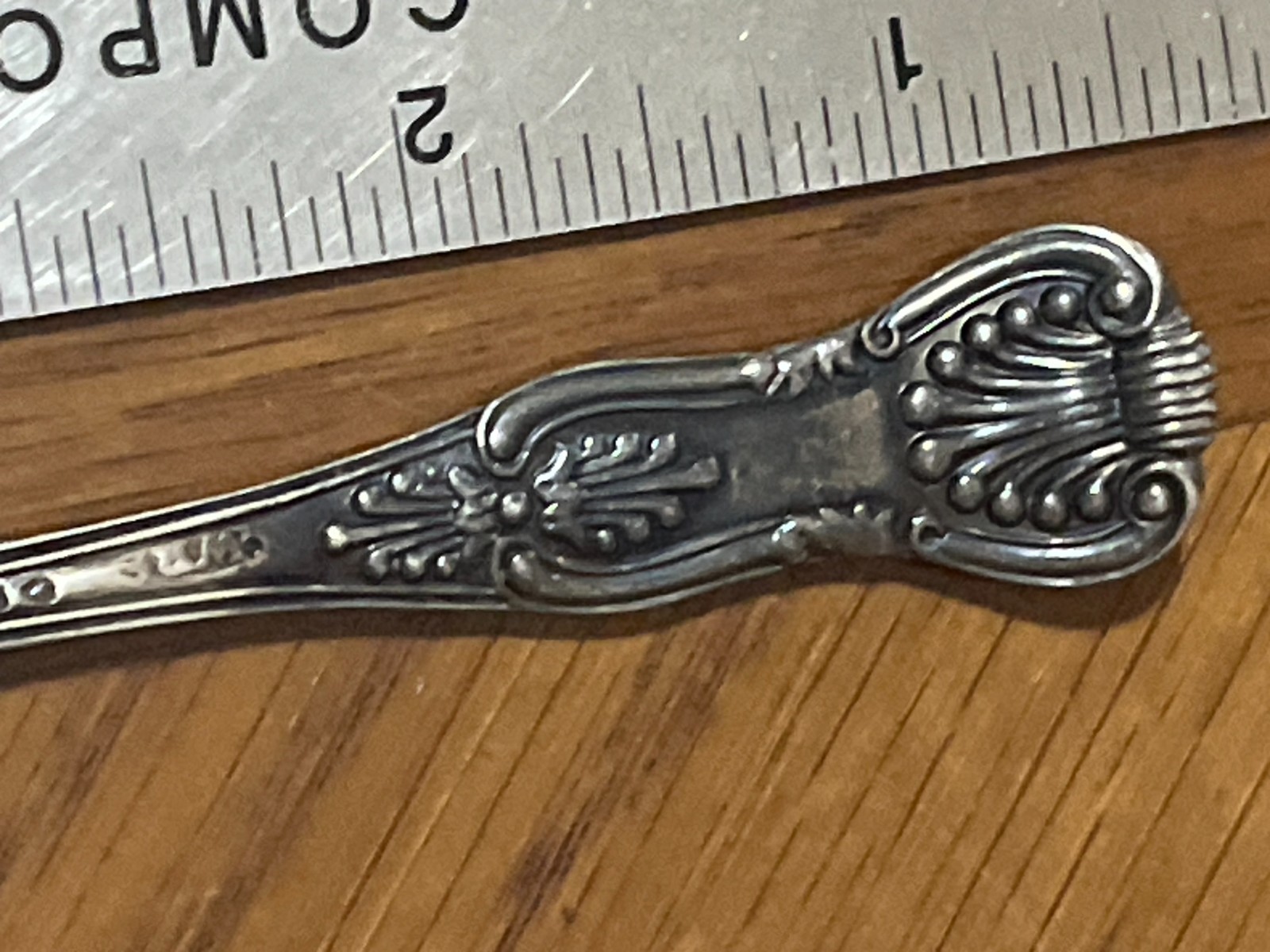 Antique English Sterling Master Salt Spoon, Kings style handle 28g