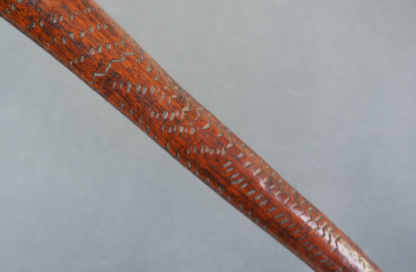 FINE ANTIQUE AUSTRALIAN ABORIGINAL TRIBAL ART CARVED WOODEN NULLA NULLA LEANGLE