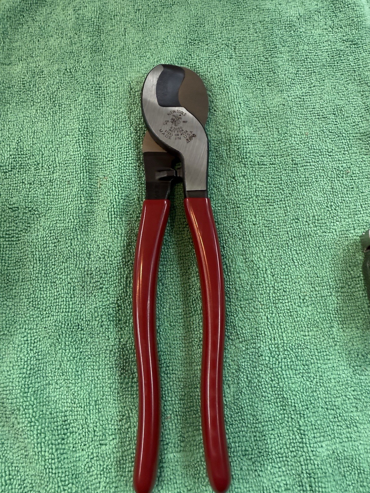 Klein Tools 63050 9-1/2" High Leverage Cable Cutters Pliers