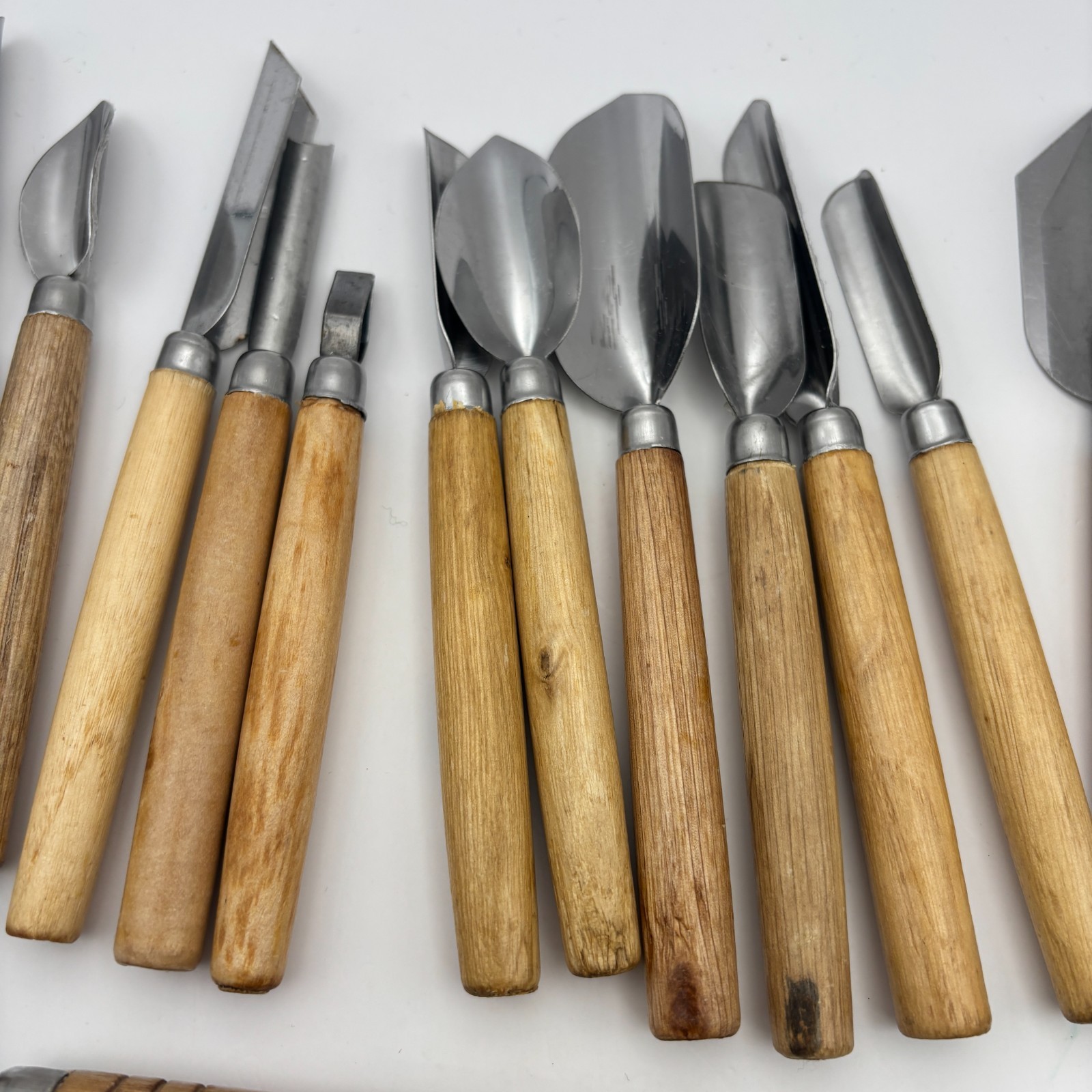 Lot of Comprehensive Wood Carving Tools 33pcs - Chisels, Gouges, Carving Knives