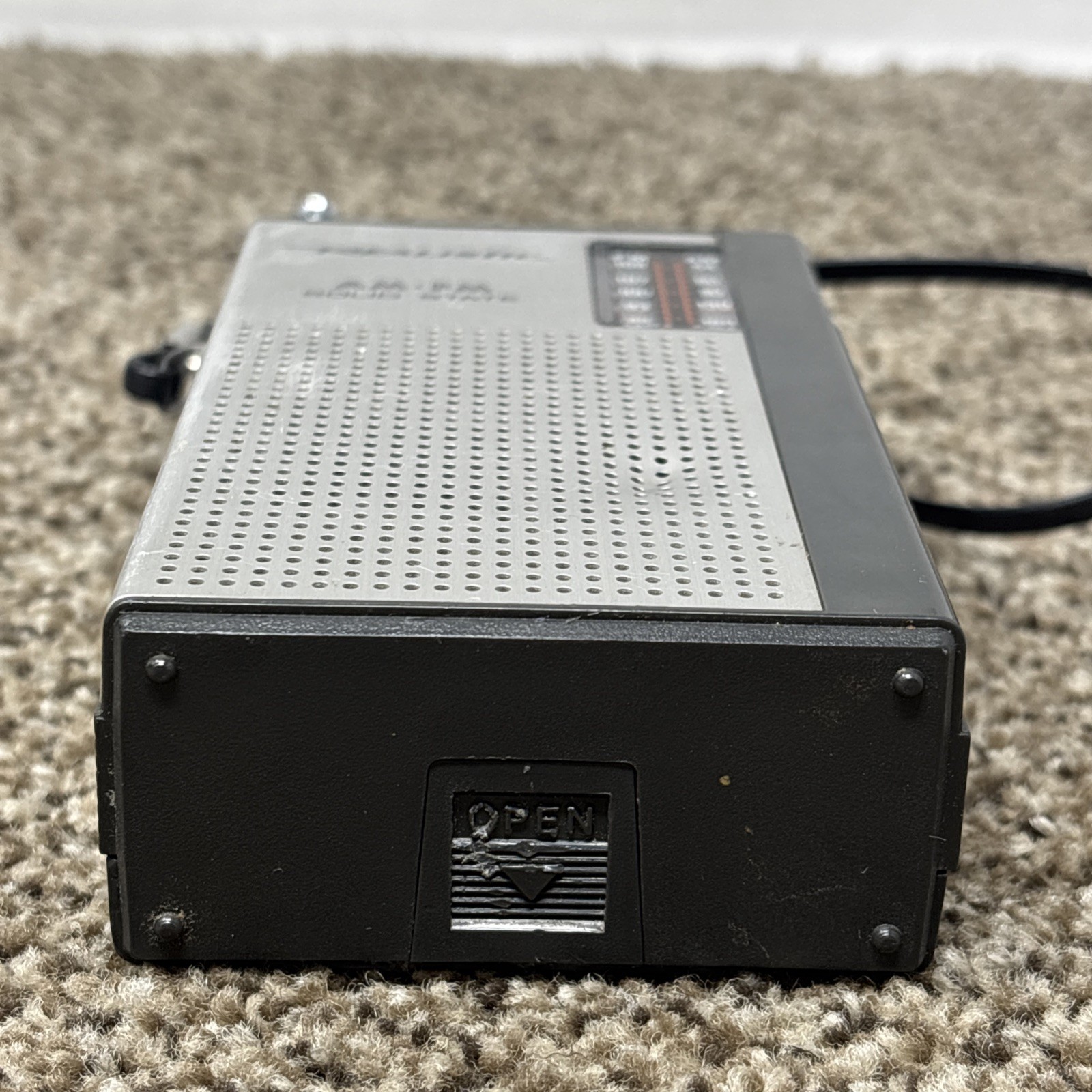 Vintage Radio Shack Realistic 12-602 AM/FM Portable Pocket Radio WORKS