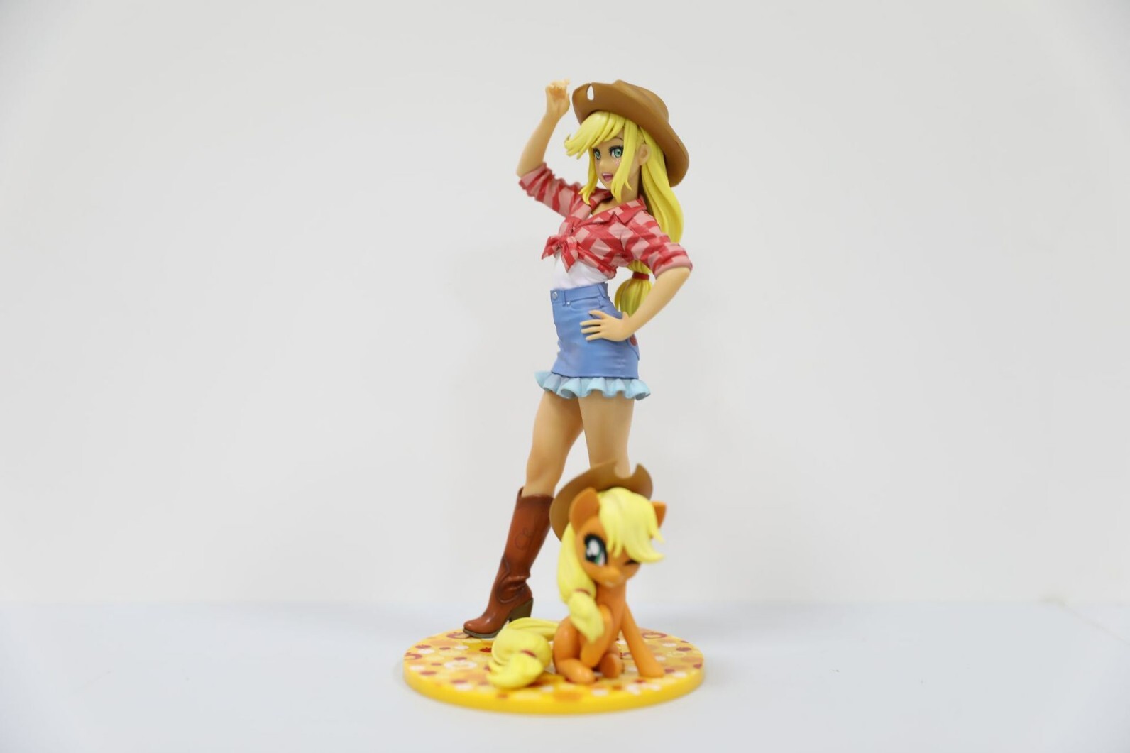 Apple Jack Action Figure My Little Pony Bishoujo Princess 8in Statue Unboxed