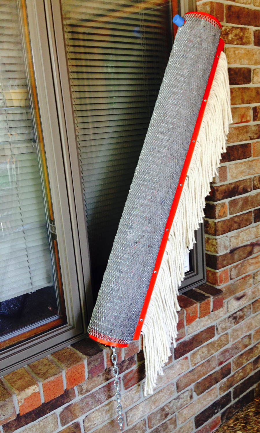 (1) 45" CATTLE LIVESTOCK OILER RUB for insect / parasite / fly control USA Mfg